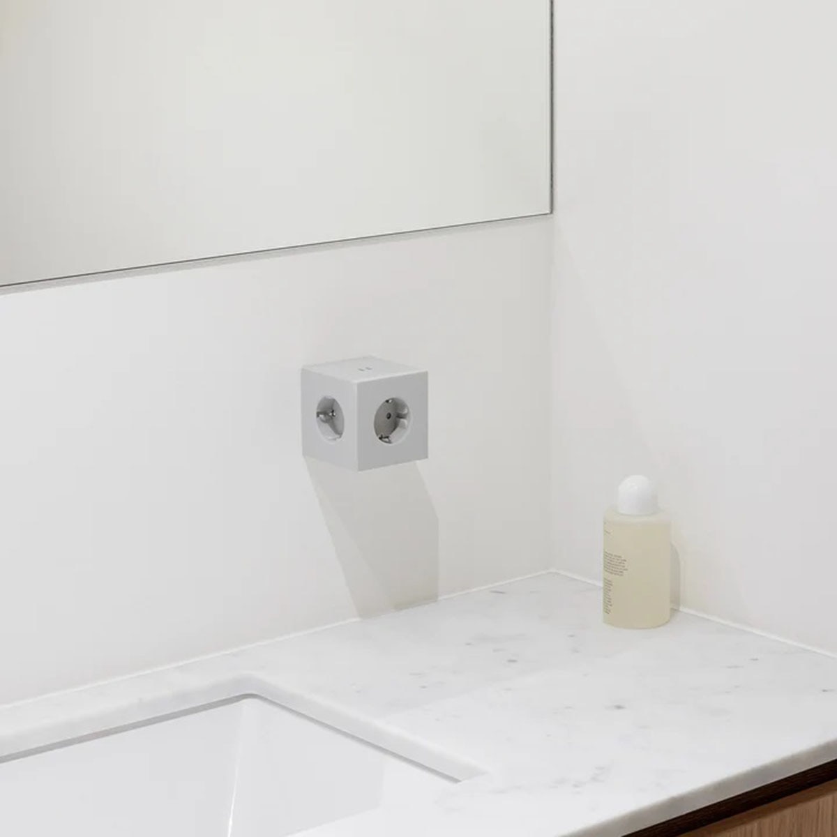 Regleta eléctrica cuadrada SQ1 a pared 30W Dual 3 Tomas Schuko + 2 USB-C Gotland Gray-4