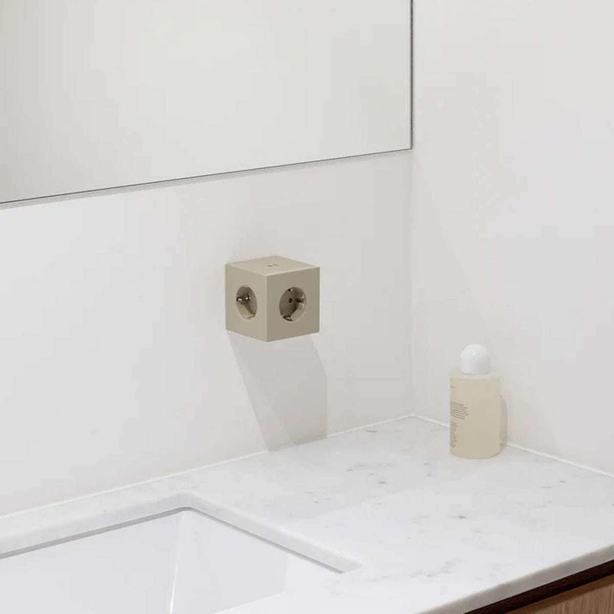 Regleta eléctrica cuadrada SQ1 a pared 30W Dual 3 Tomas Schuko + 2 USB-C Nomad Sand-4