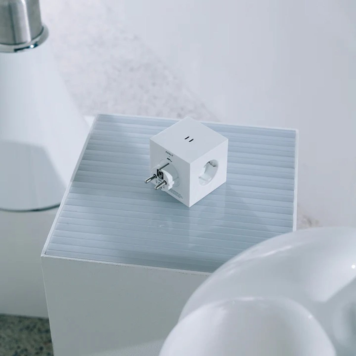 Regleta eléctrica cuadrada SQ1 a pared 30W Dual 3 Tomas Schuko + 2 USB-C Opal White-6