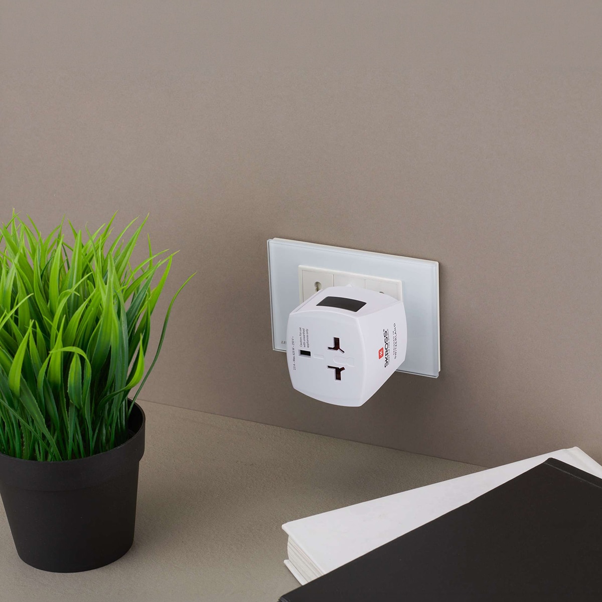 Adaptador de viaje 1102500-E Mundial MUV Micro Blanco / Rojo-4