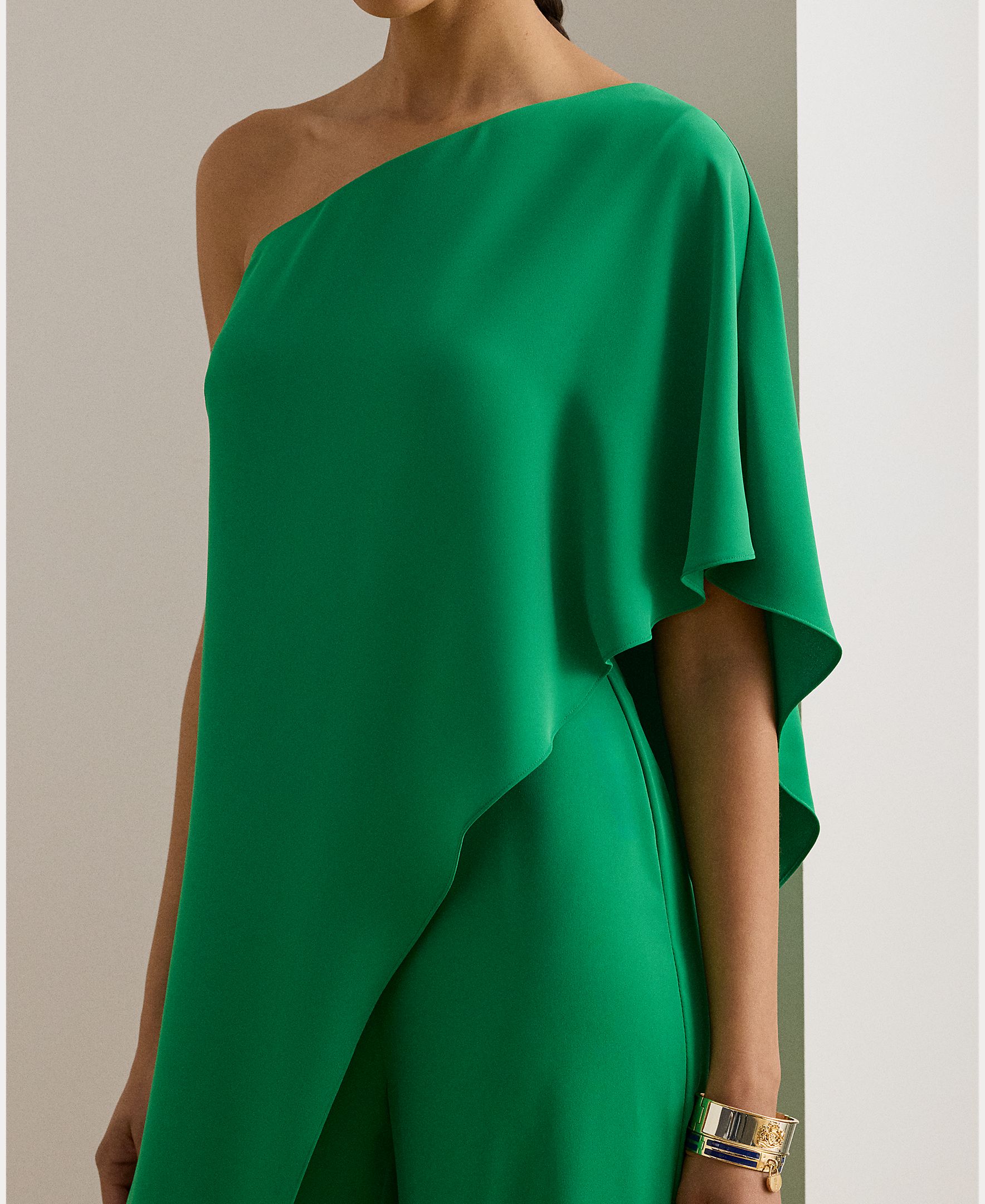 Macacão de Georgette Assimétrico com Capa Esmeralda-4