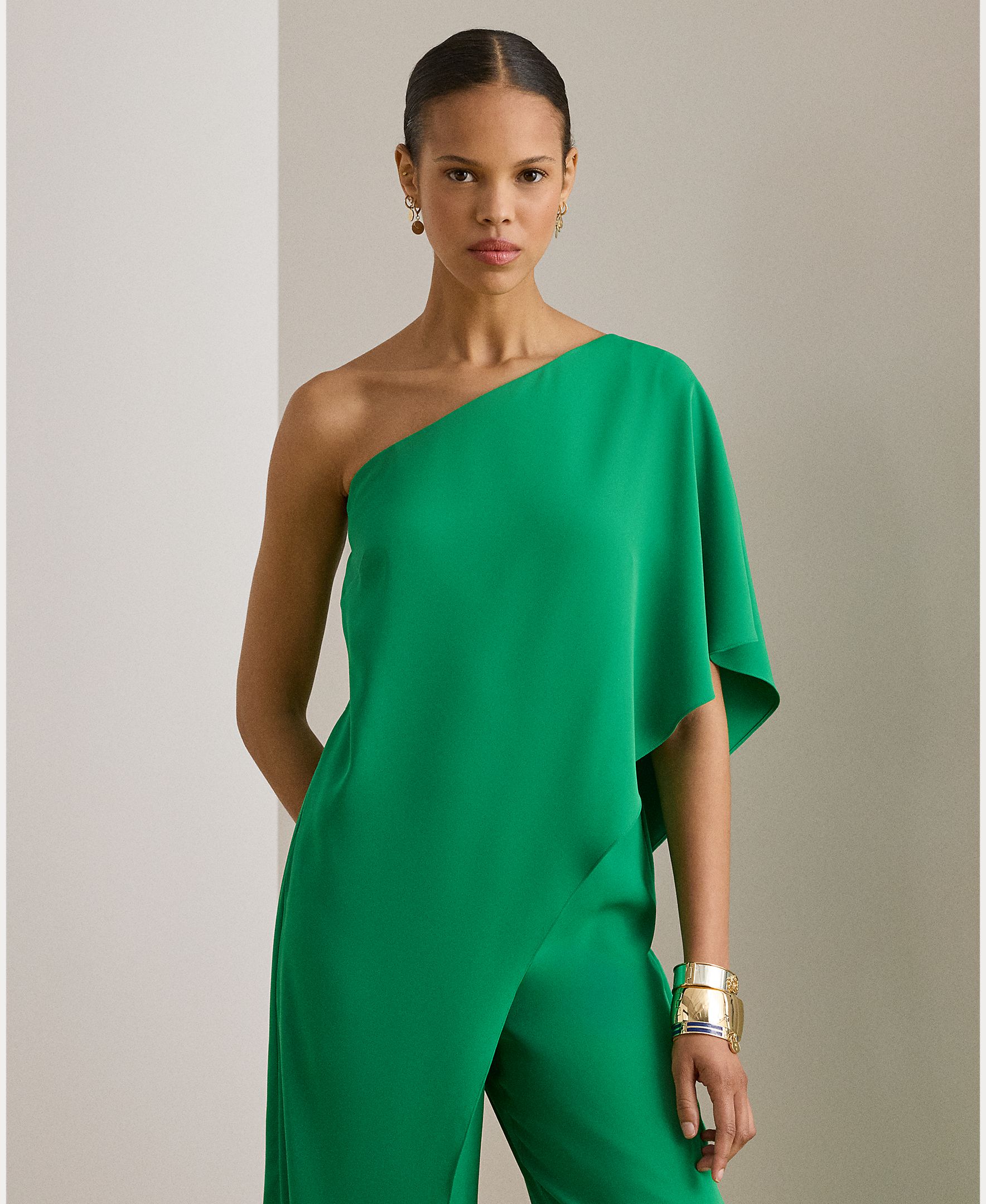 Macacão de Georgette Assimétrico com Capa Esmeralda-5