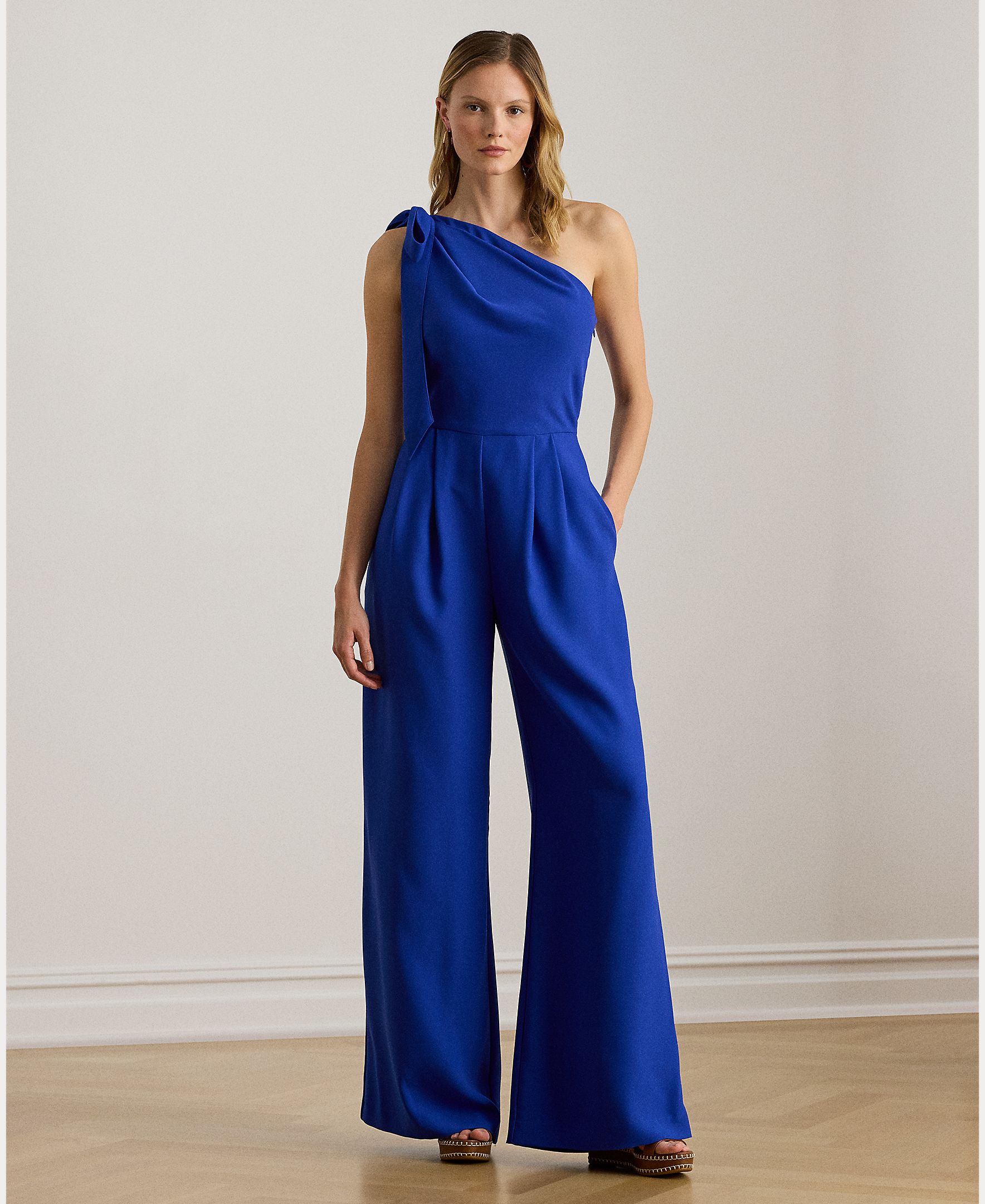 Imagem 0 de Macacão Assimétrico com Laço Grande