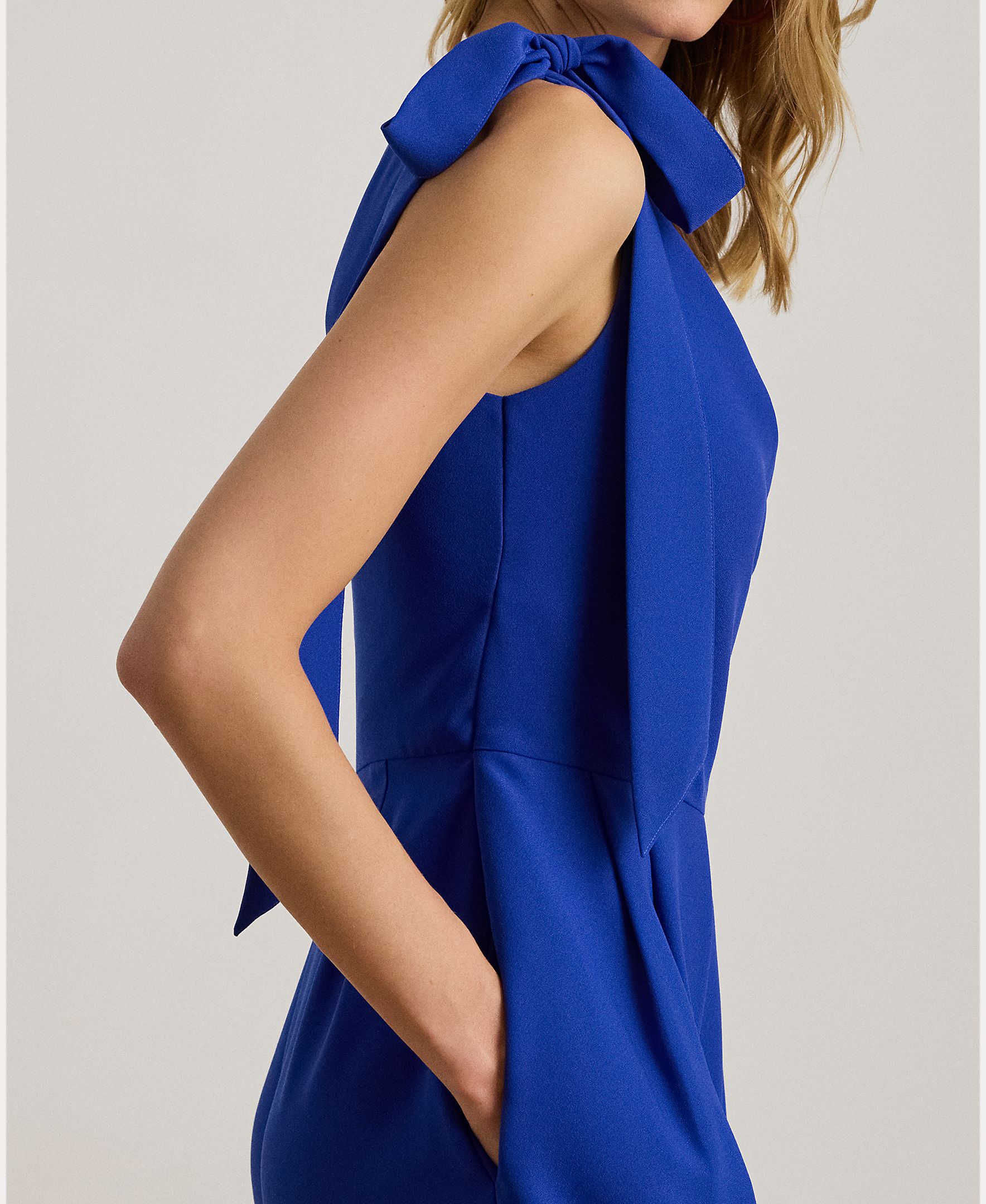Macacão Assimétrico com Laço Grande Azul-elétrico-4