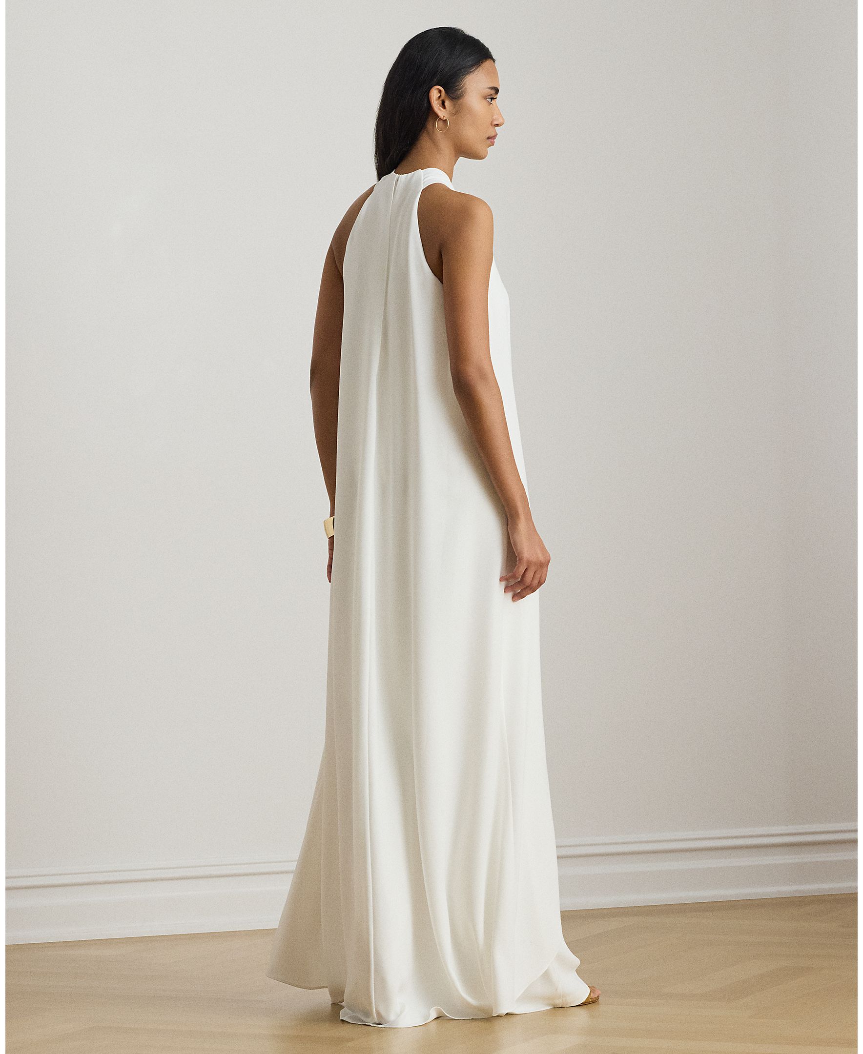 Macacão de Georgette com Gola Halter e Capa Branco-2