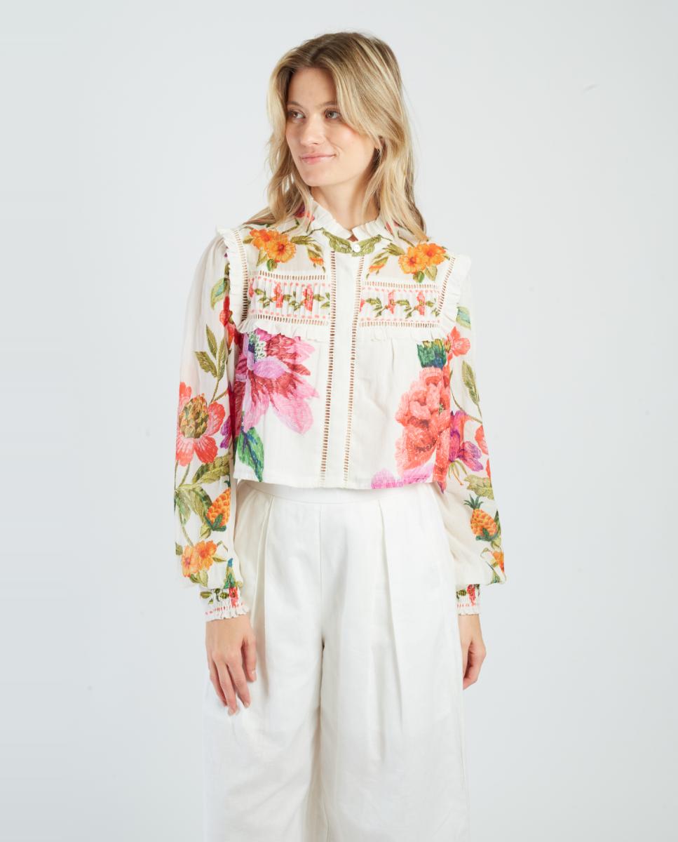 Imagen 0 de Blusa corta con mangas largas y cuello camisero. Crudo