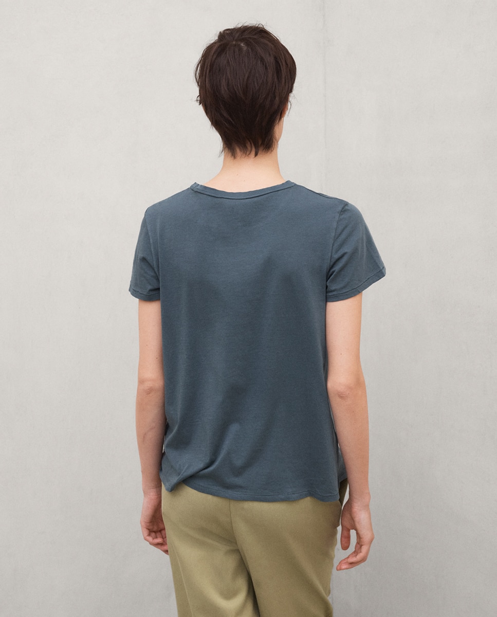 Imagen 2 de Camiseta de mujer con corte regular y cuello redondo - Ecoalf - Verde militar Verde militar