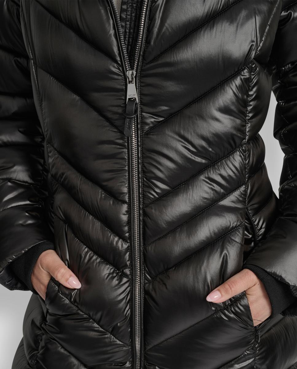 Blusão Acolchoado Comprido de Acabamento Ciré com Fecho de Correr Preto-8