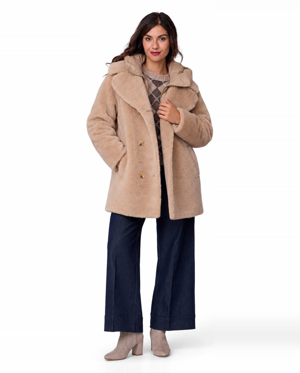 Imagen 0 de Chaquetón cruzado con pecherin desmontable de mujer Beige