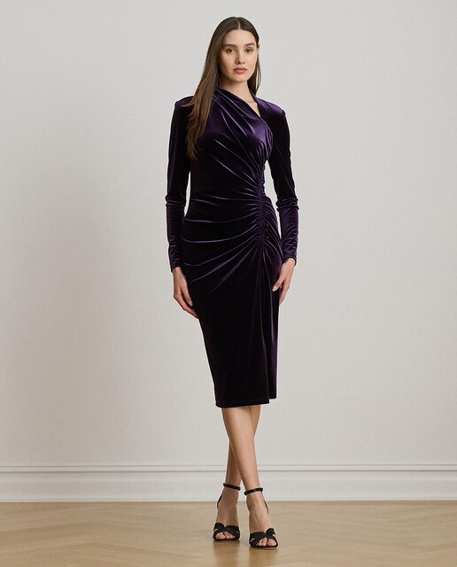 Vestido midi de terciopelo con cuello asimétrico