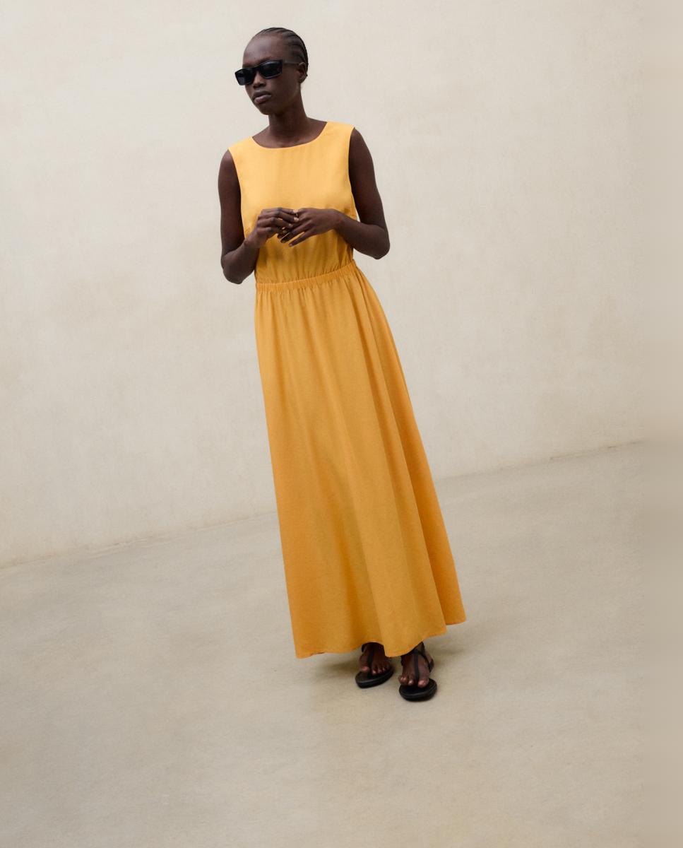 Imagem 0 de Vestido Liso com Corte Regular e Decote Redondo