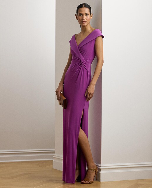 Vestido largo con hombros al descubierto