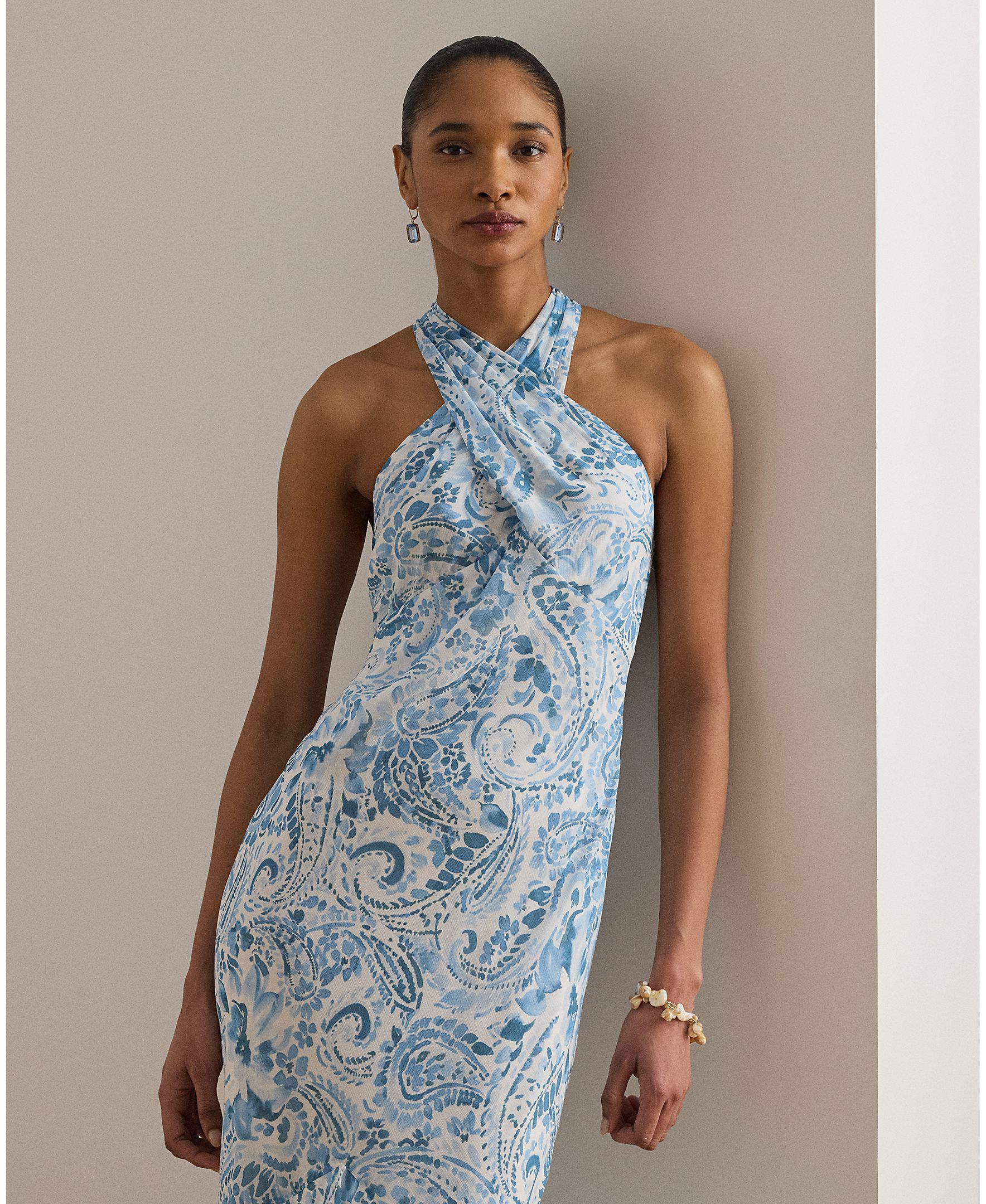 Vestido Comprido Estampado com Gola Halter Azul-claro-3