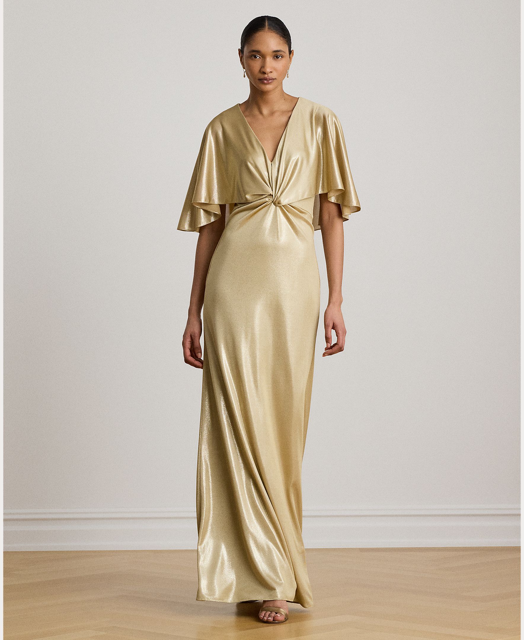 Imagem 0 de Vestido Comprido Metalizado com Capa
