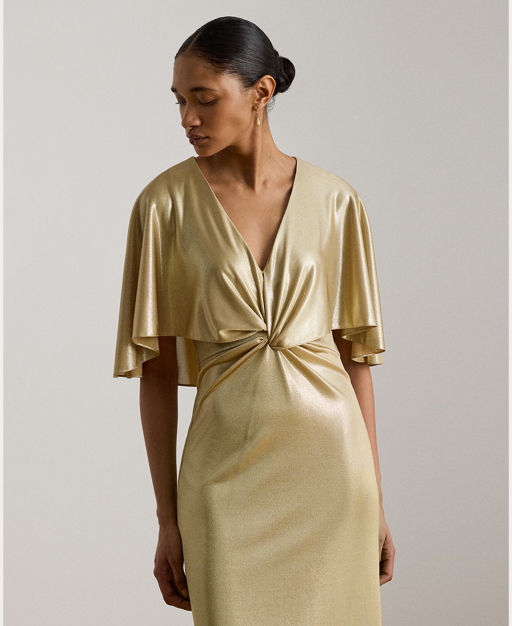 Vestido Comprido Metalizado com Capa Ouro-3
