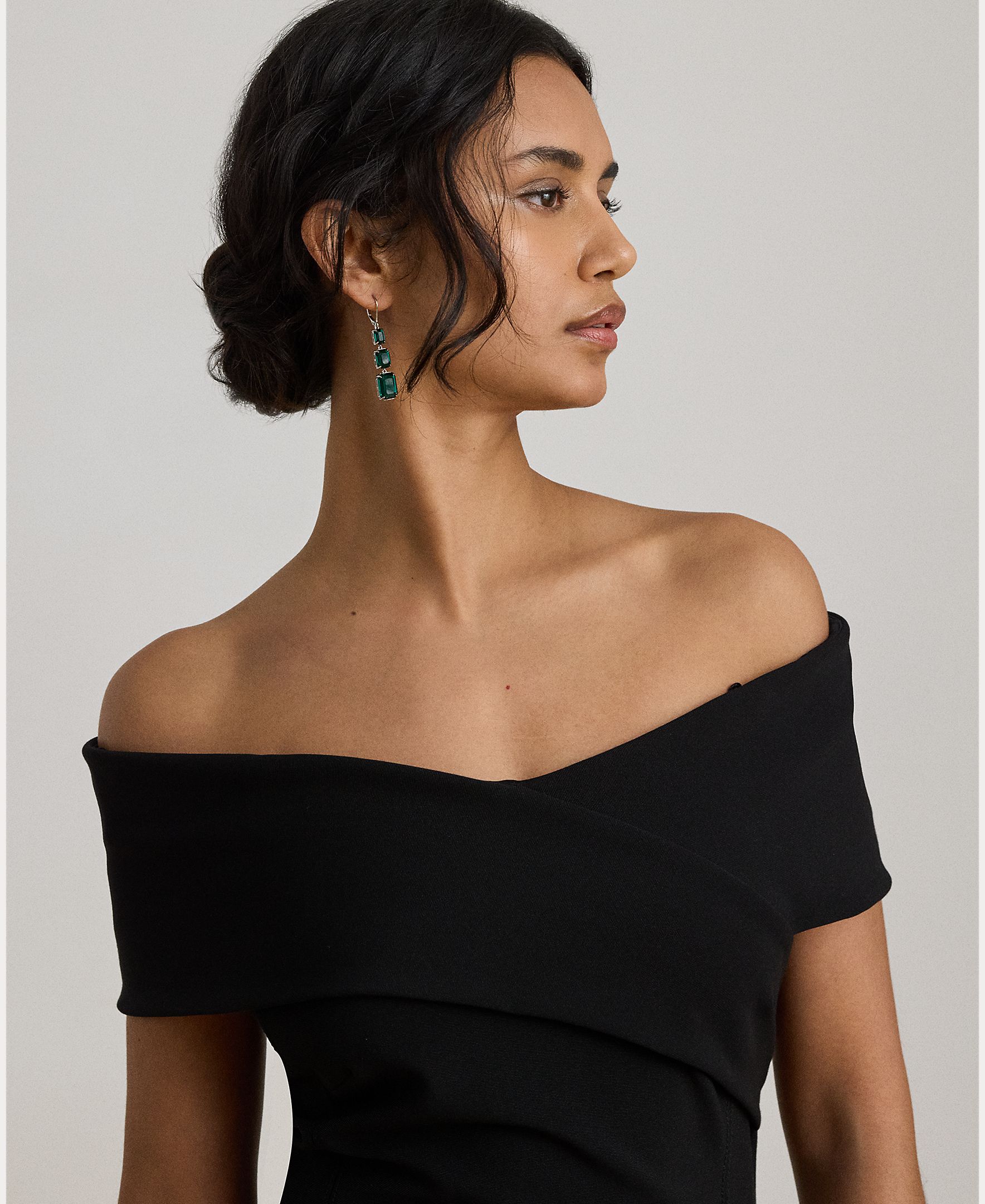 Vestido Comprido de Corte Direito com Ombros Descobertos Preto-5
