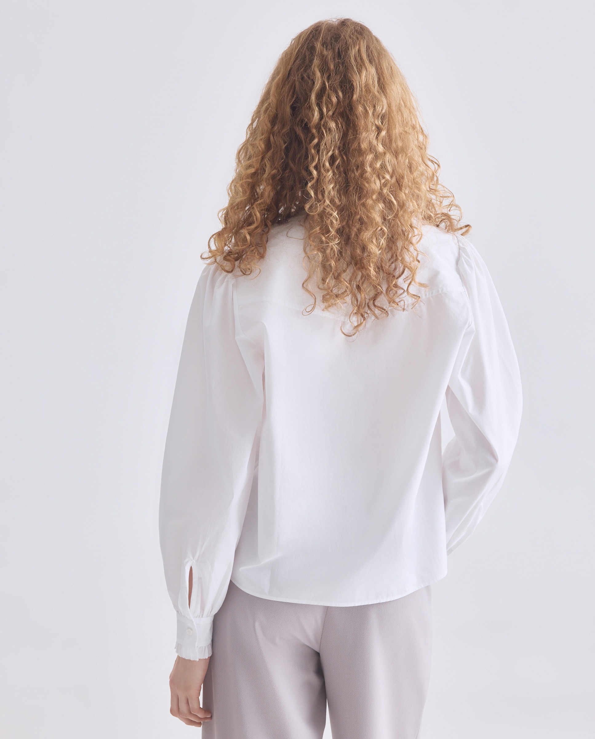 Camisa Regular com Manga Comprida. Branco-4