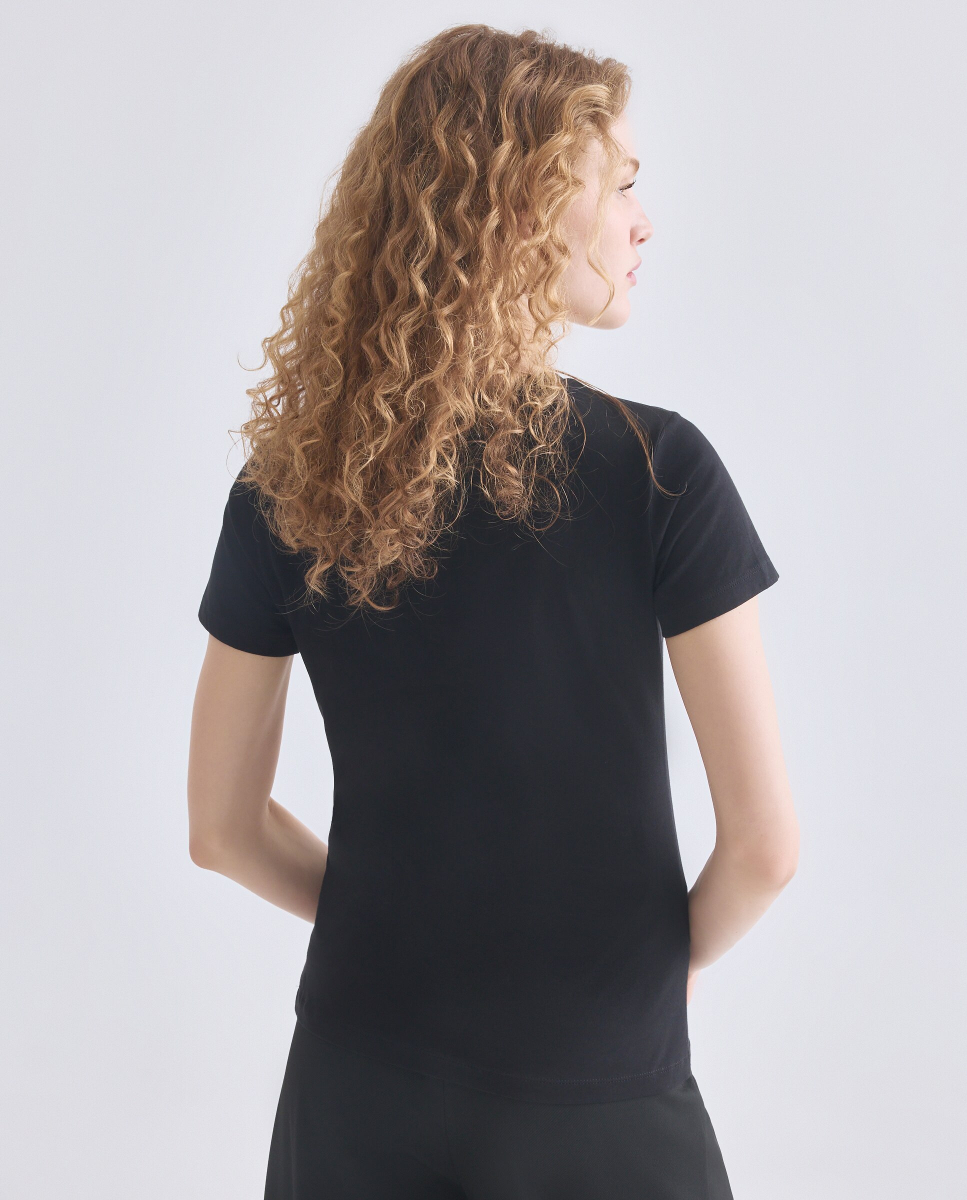 T-shirt Regular com Manga Curta Preto-3
