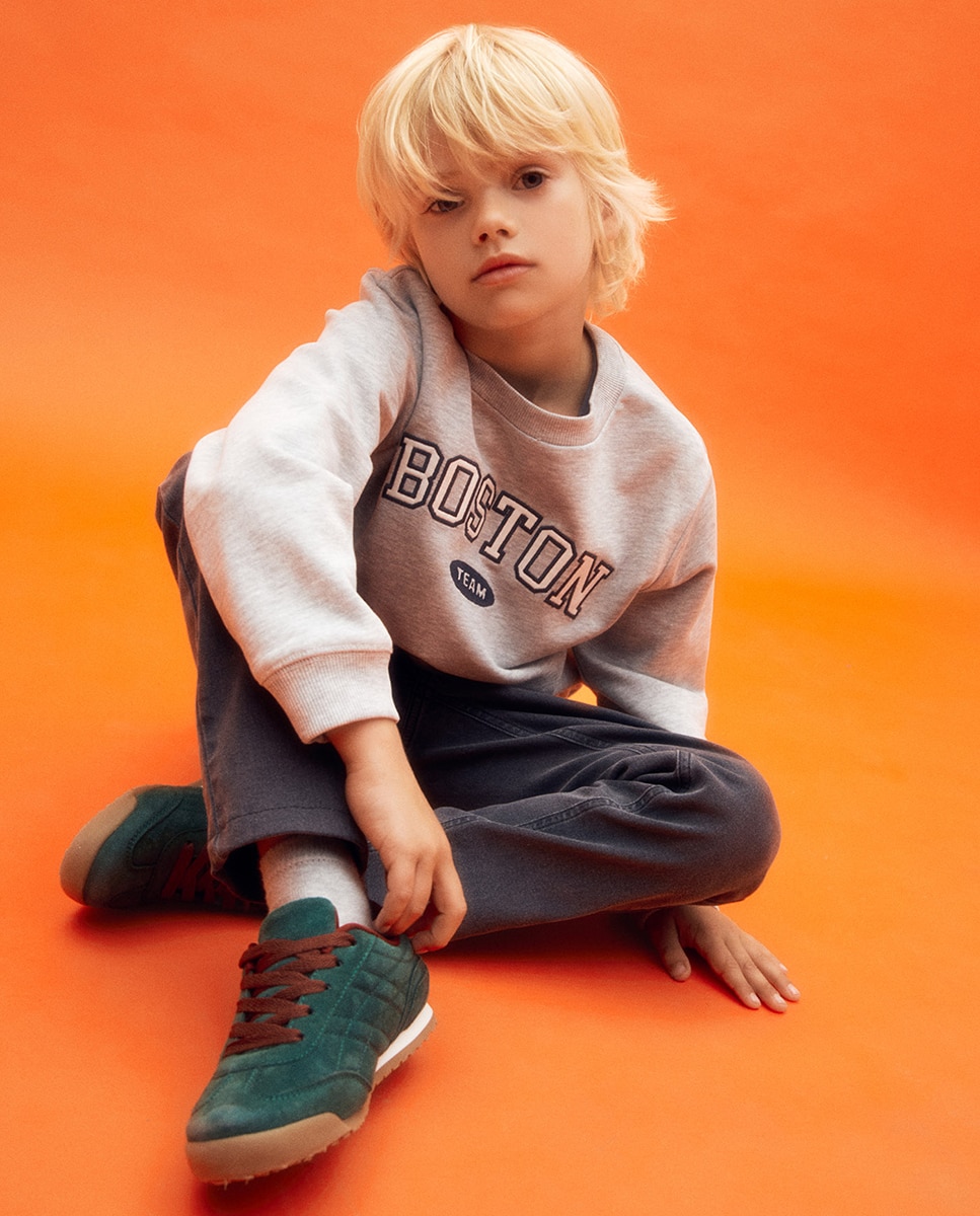 Sweatshirt Universitária com Patch de Sarja Sfera Cinzento-claro-2