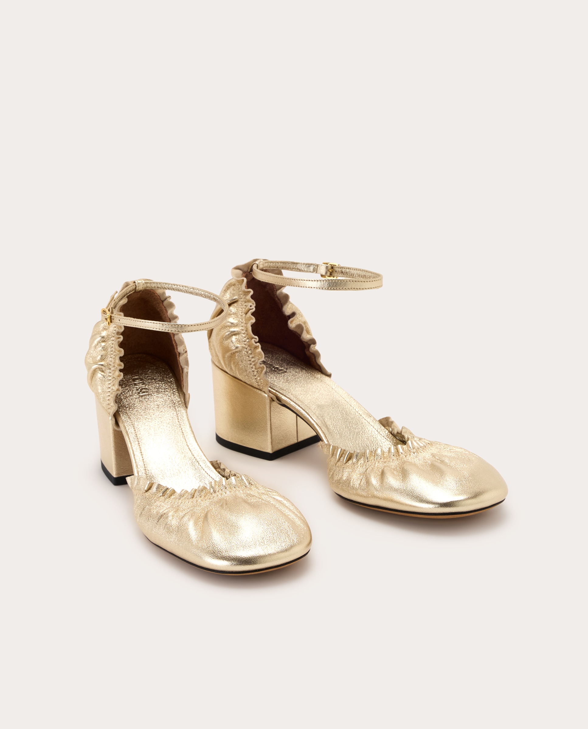 Sapatos Diana em Pele Ouro-2