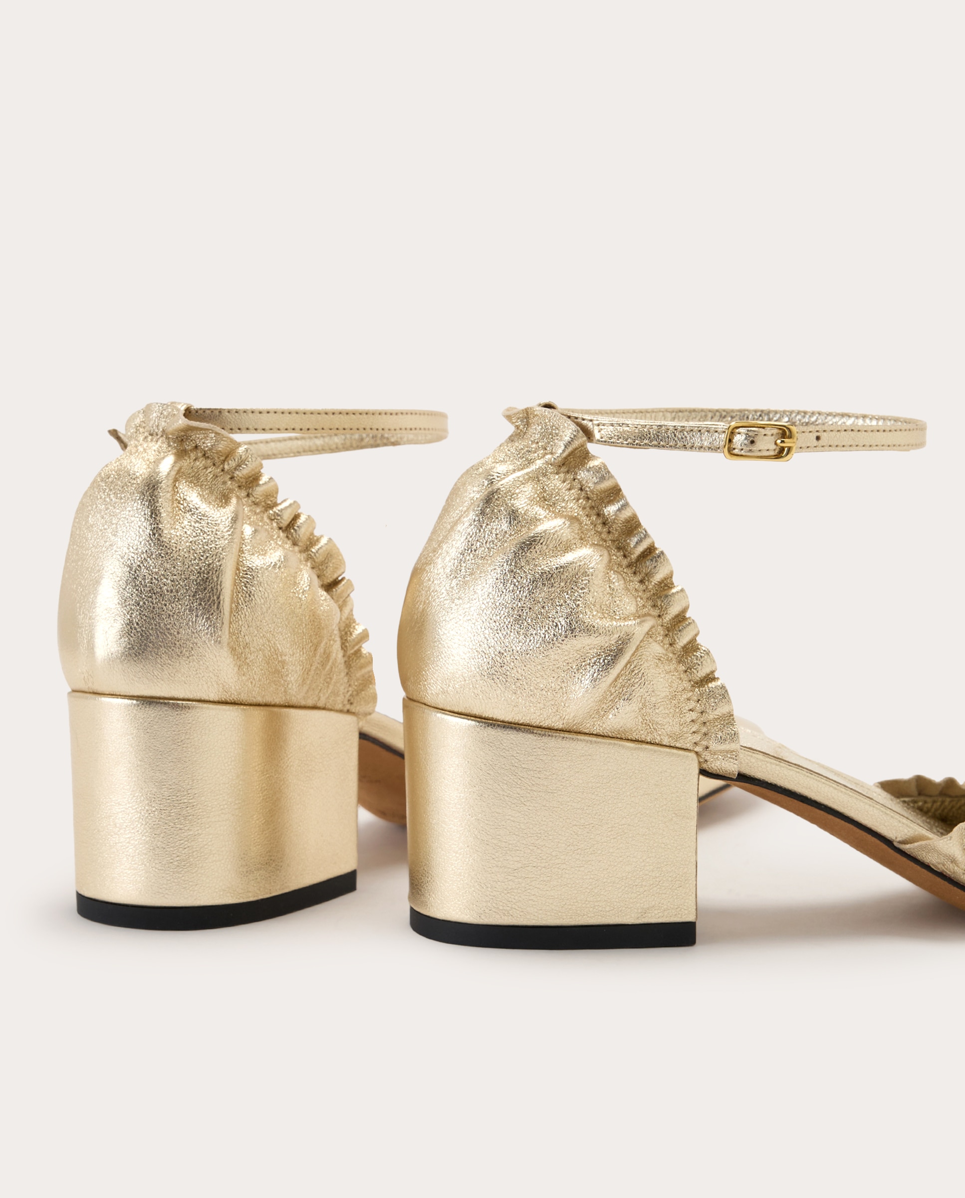 Sapatos Diana em Pele Ouro-3