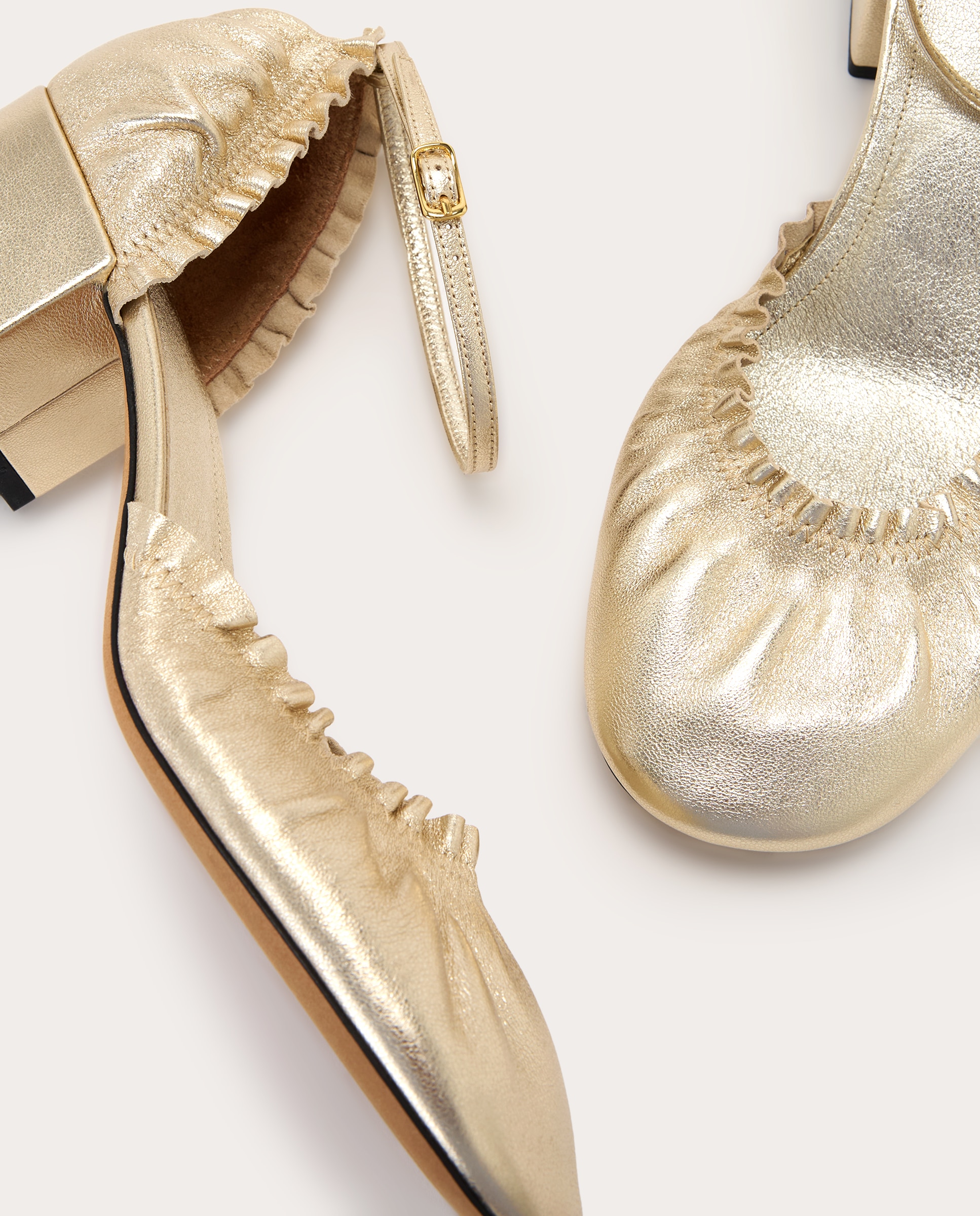 Sapatos Diana em Pele Ouro-5