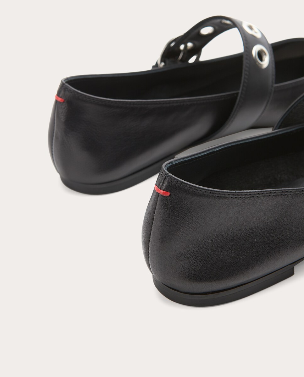 Sapatos Rasos Uma Eyelet em Pele Preto-3
