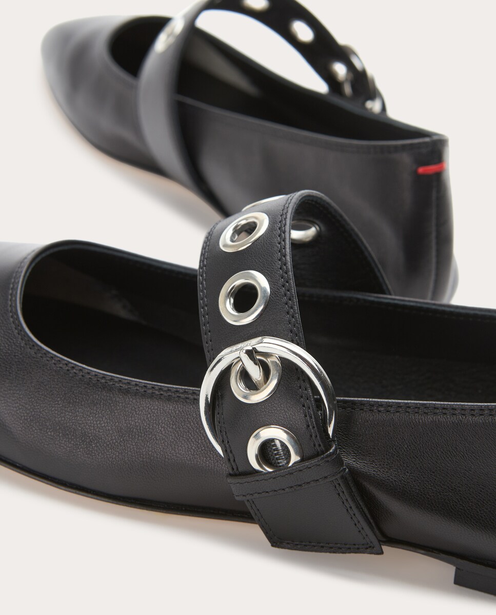 Sapatos Rasos Uma Eyelet em Pele Preto-5