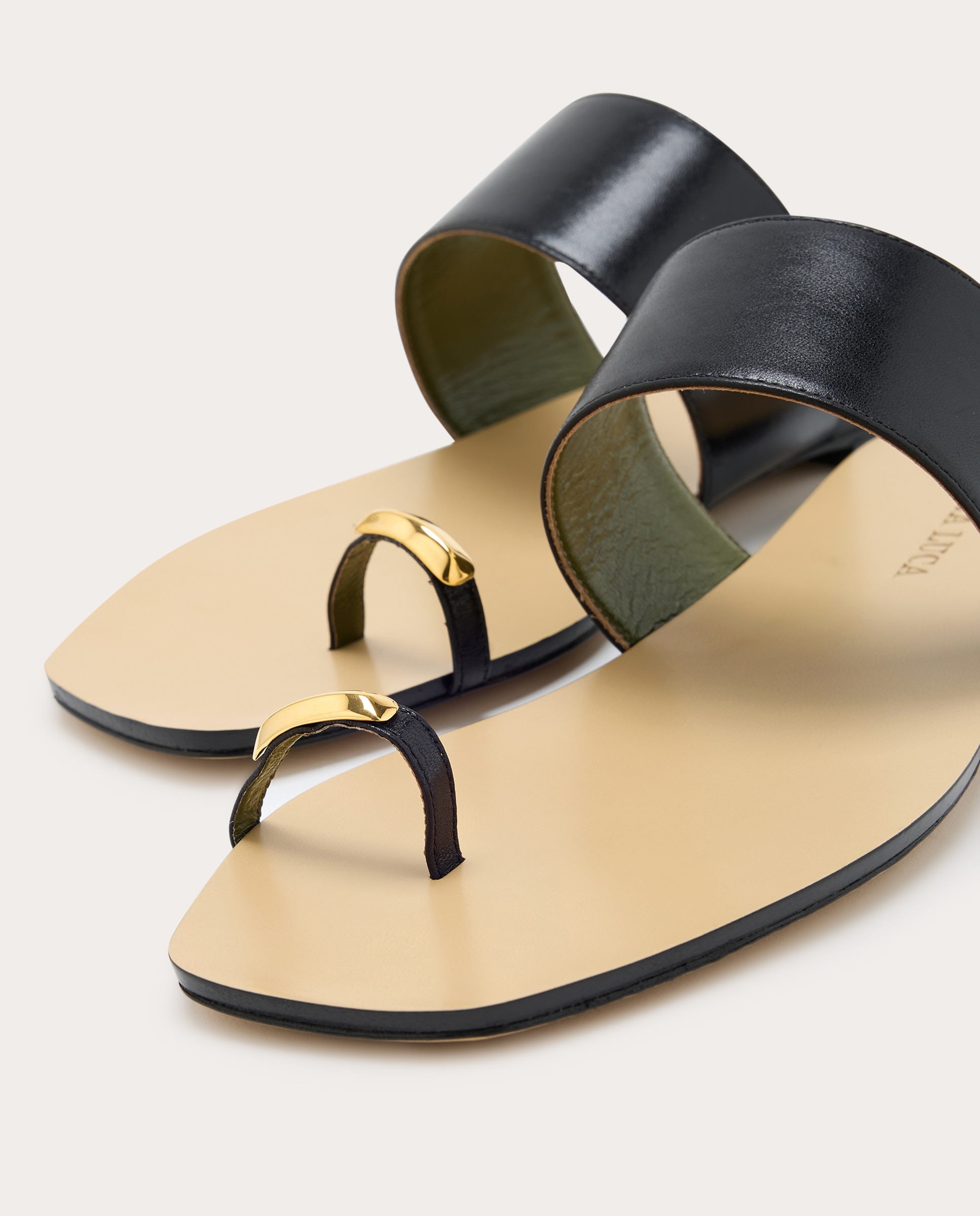 Sandalias Oleandra de Ráfia Preto-5