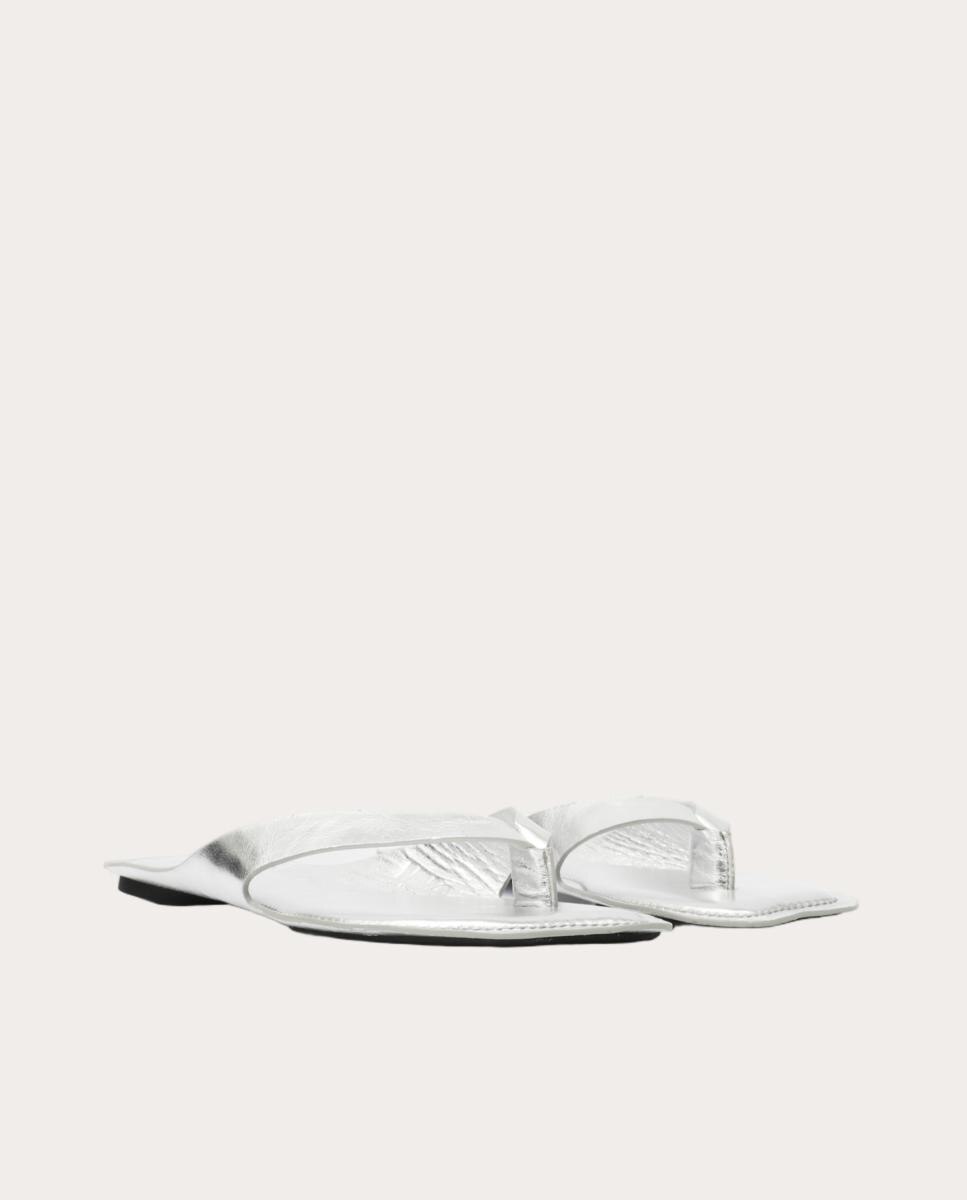 Imagen 0 de Sandalias tipo flipflop de piel Plata