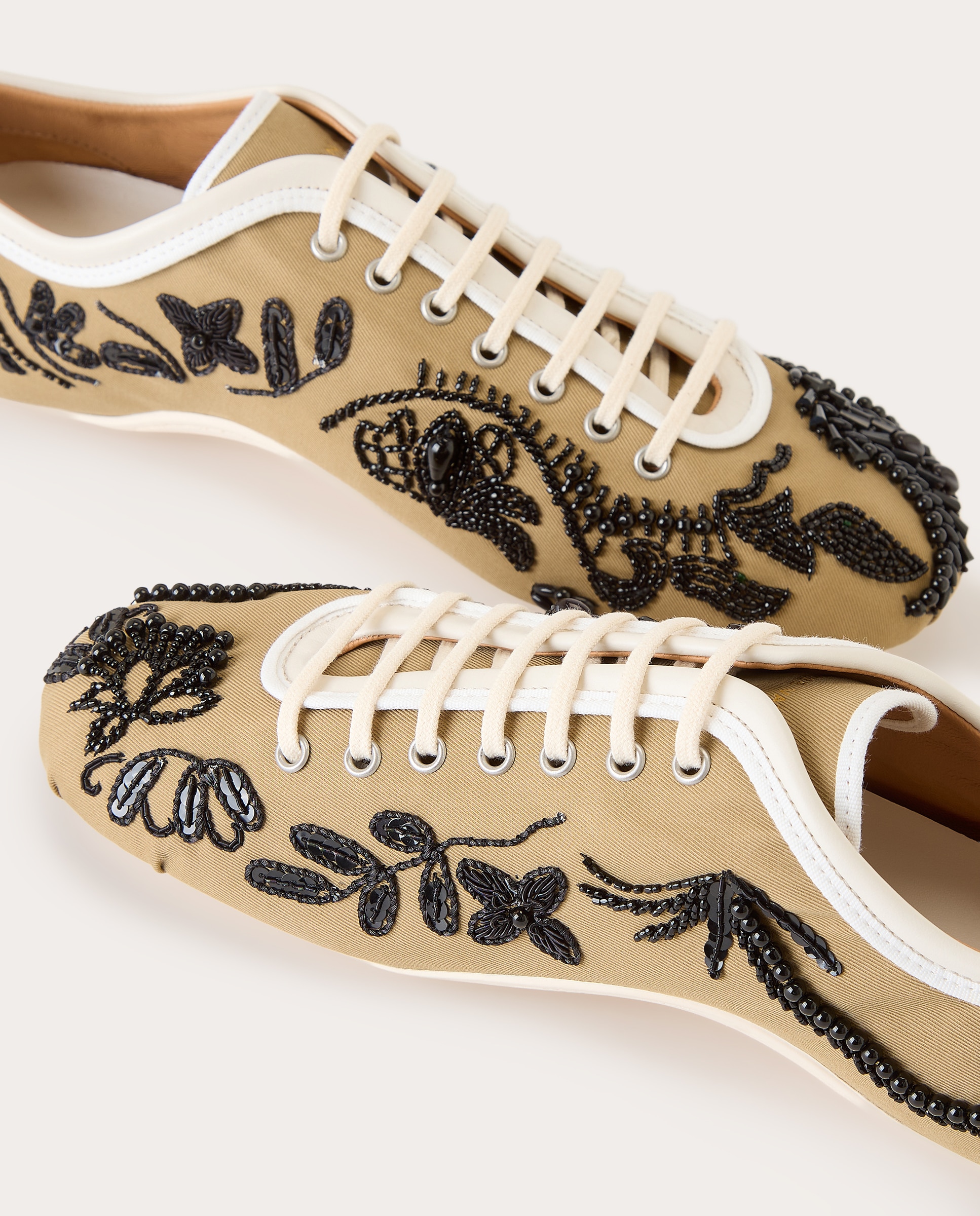 Imagen 5 de Zapatillas tipo bailarinas bordadas - Beige Beige