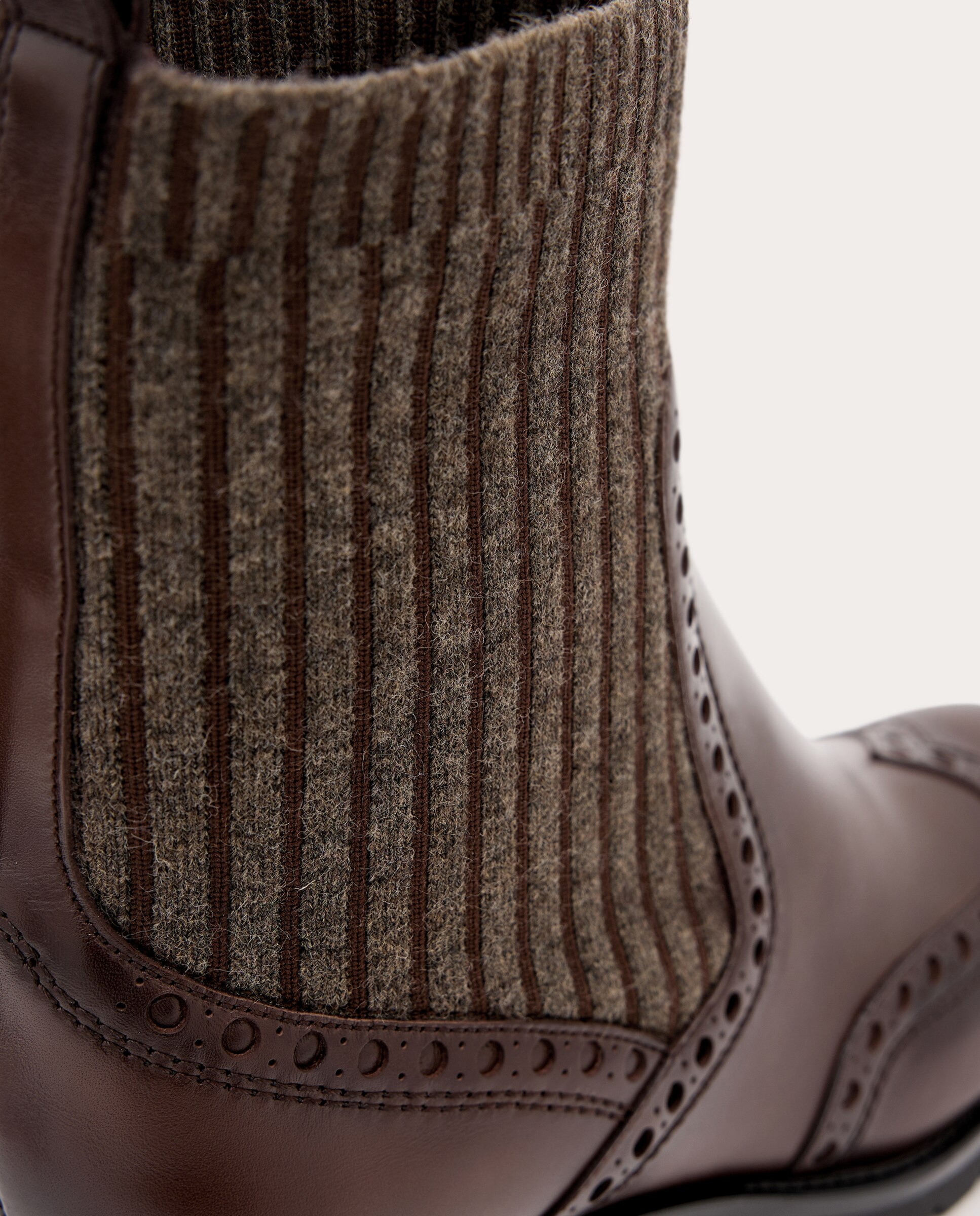 Imagen 4 de Botín Chelsea brogue de piel - Marrón Marrón