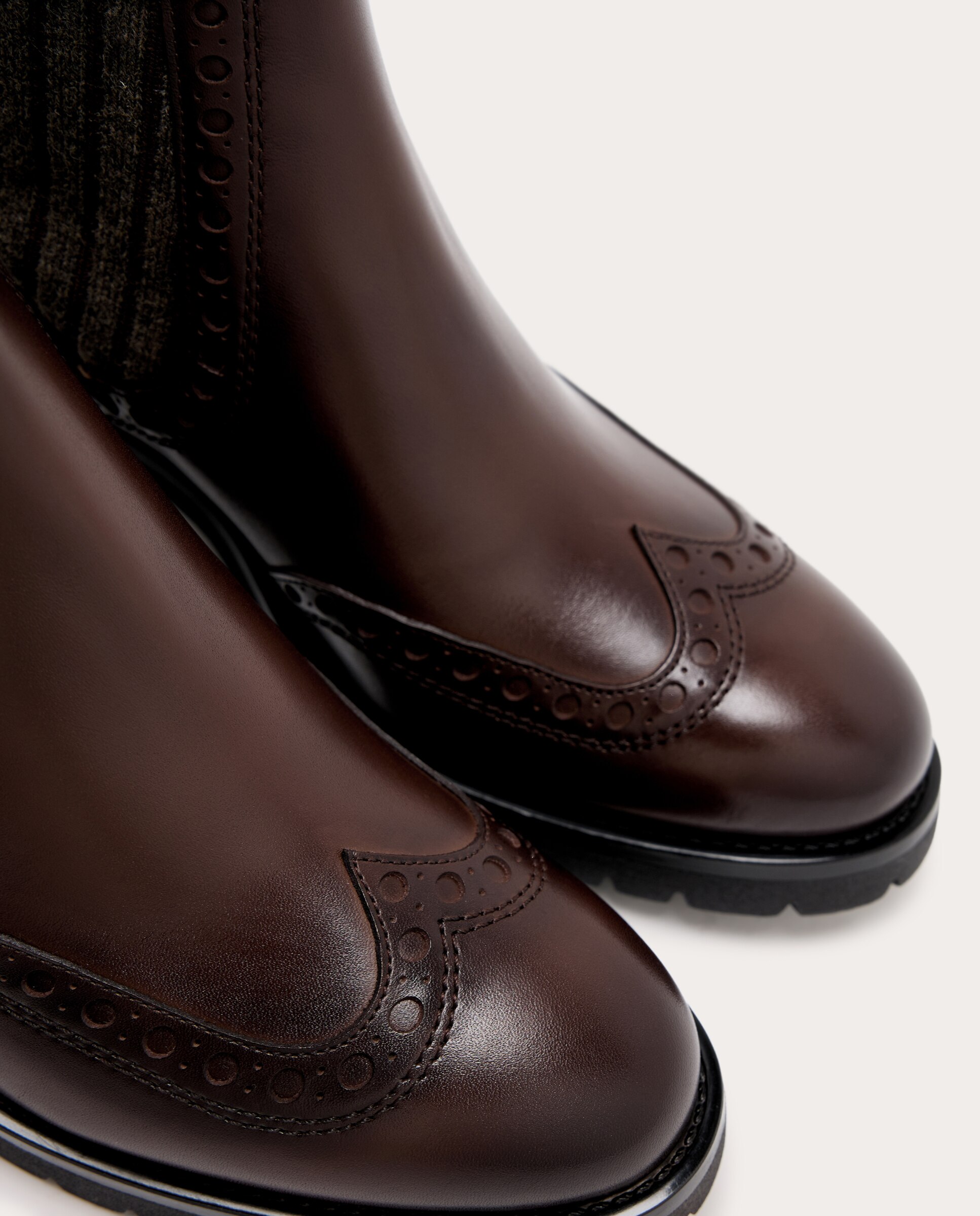 Imagen 5 de Botín Chelsea brogue de piel - Marrón Marrón