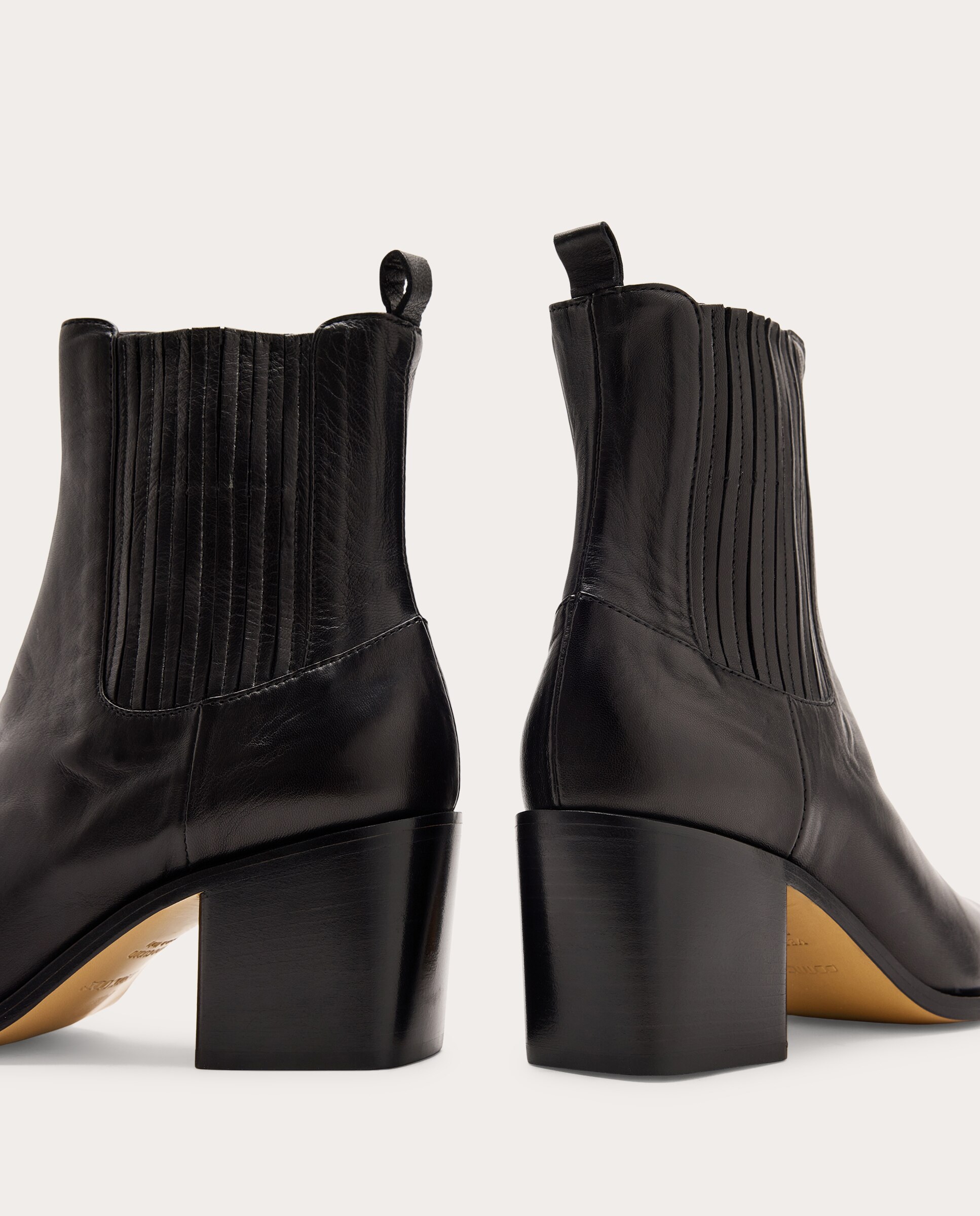 Botins Juliette em Pele Preto-3
