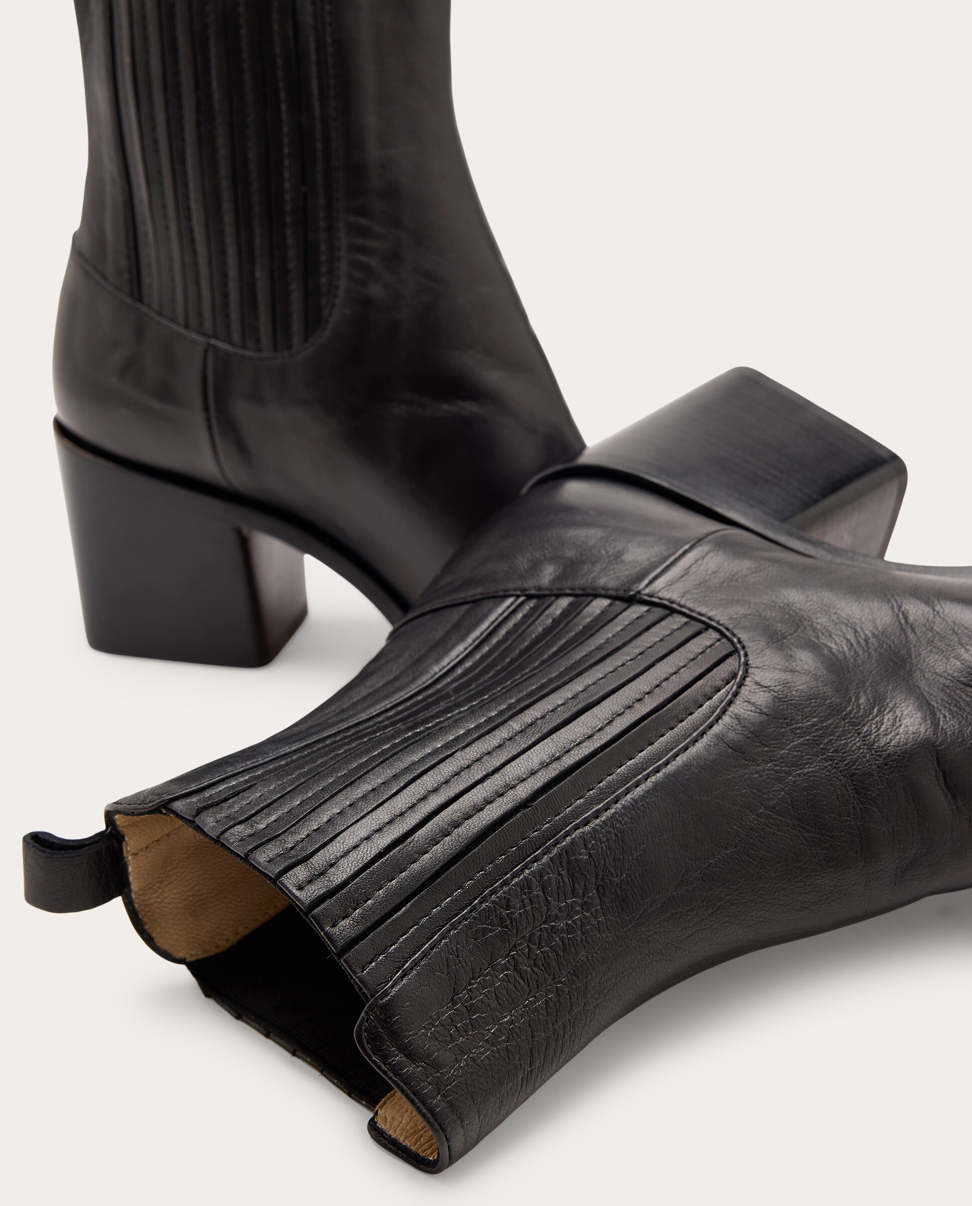 Botins Juliette em Pele Preto-4