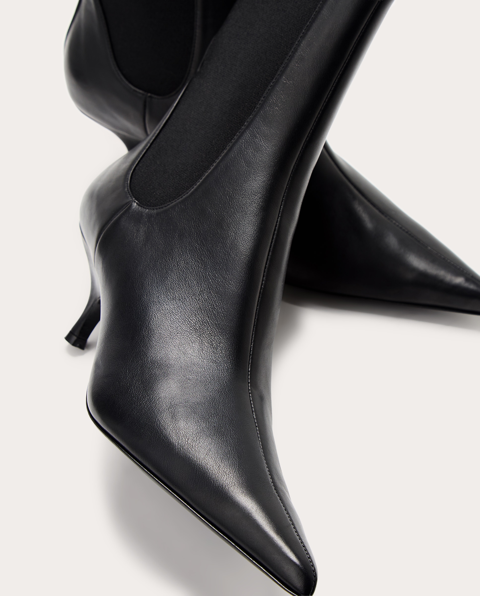 Imagen 4 de Botines Tara de piel - Negro Negro
