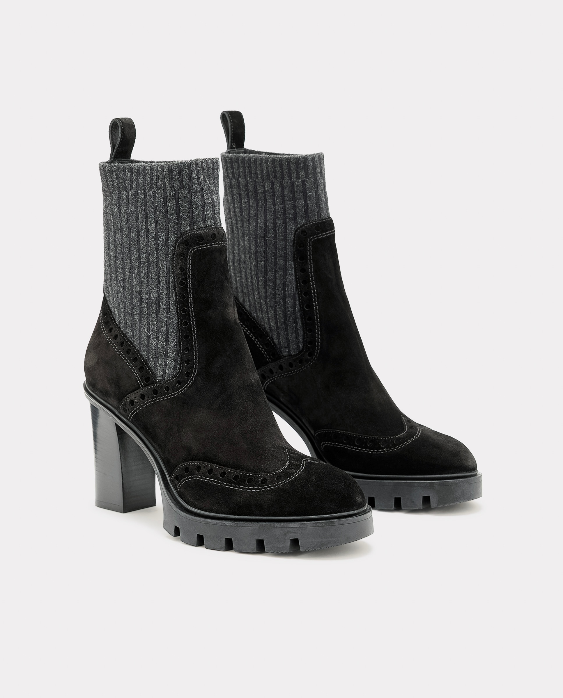 Imagen 2 de Botín Chelsea brogue de piel con tacón - Negro Negro