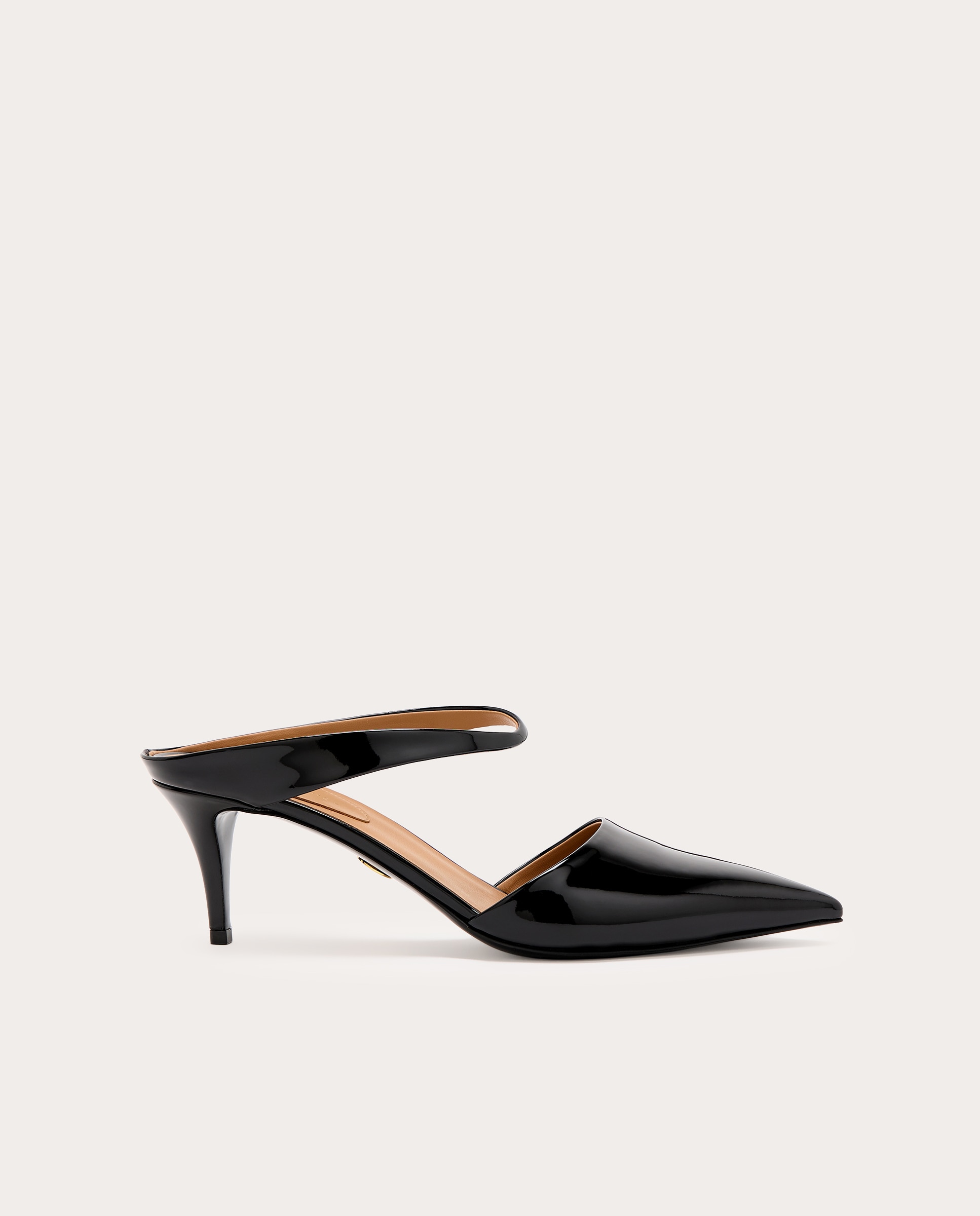 Imagen 0 de Mules de charol con tacón Negro