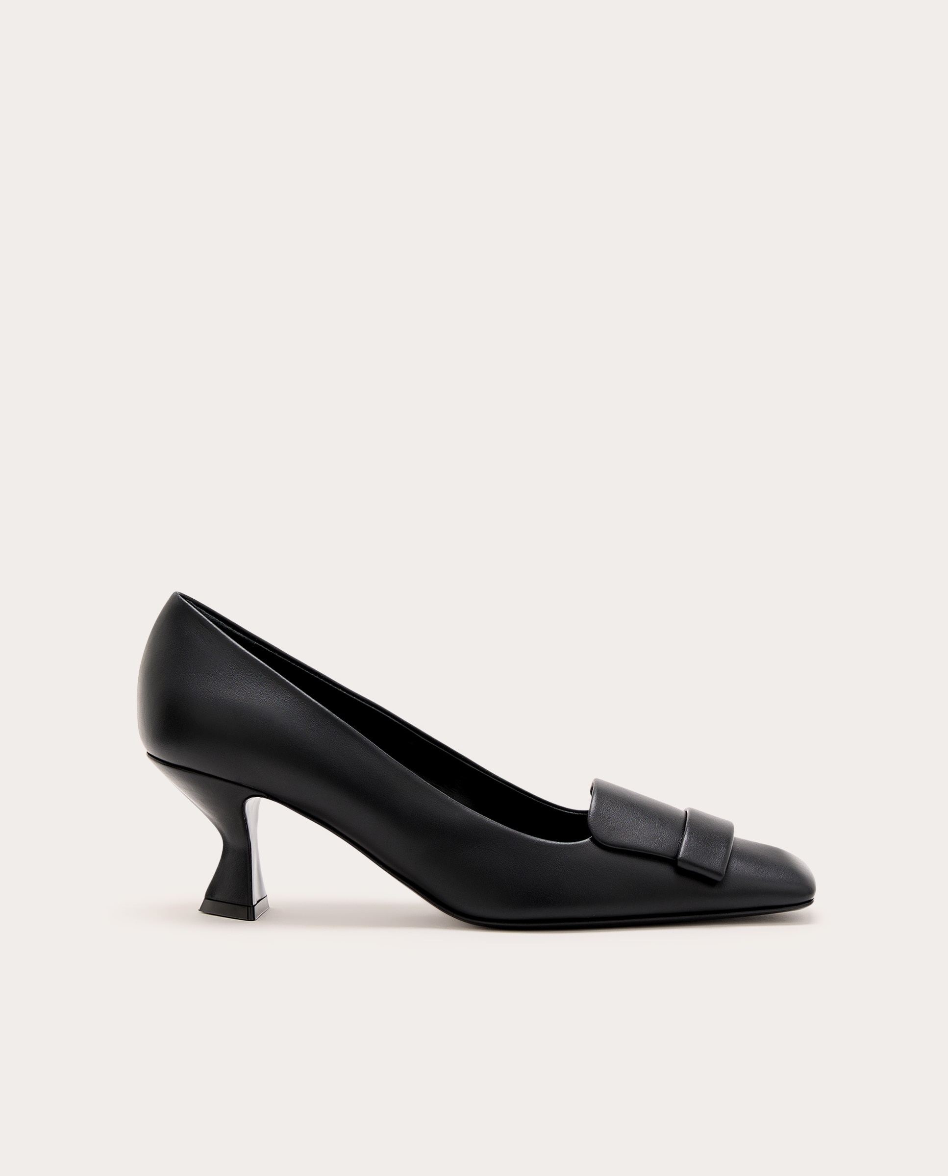 Imagen 0 de Zapatos de salón de charol Negro