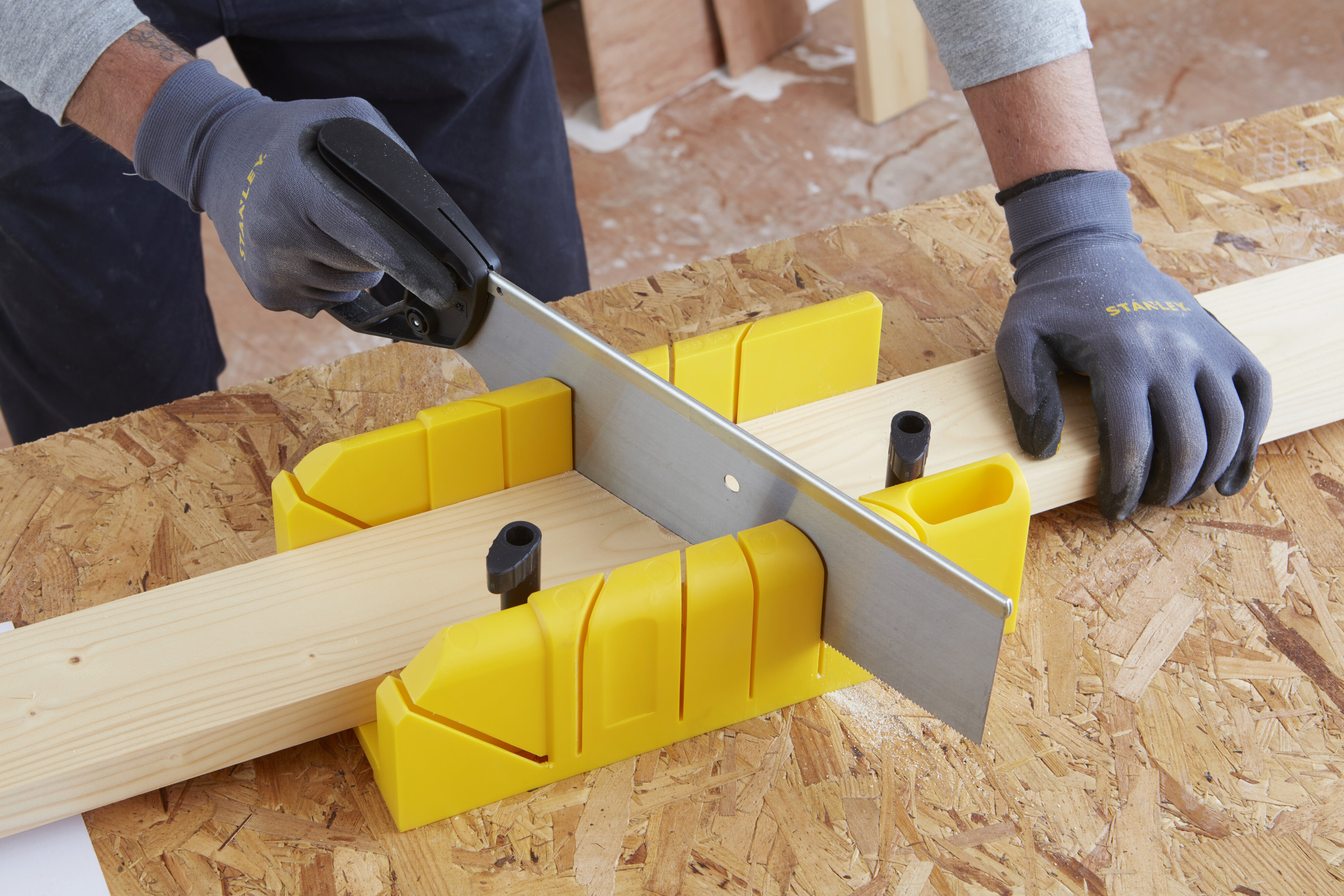 Caja de ingletar con serrucho Amarillo-4