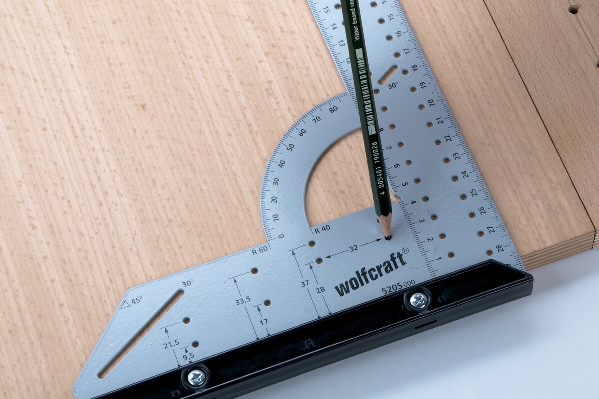 Escuadra universal 4