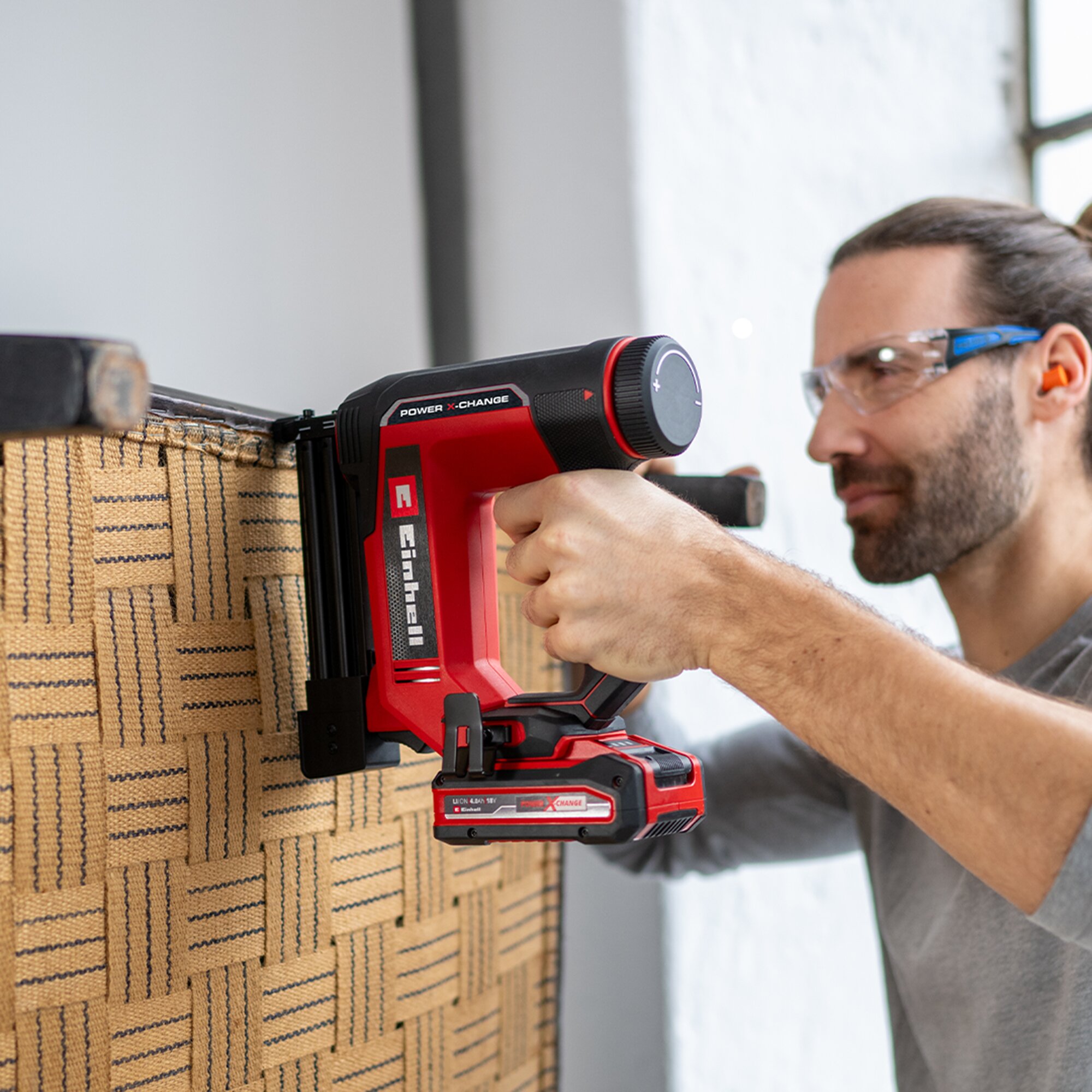 Grapadora - clavadora batería Einhell TE-CN 18/32 Li - Solo Rojo-10
