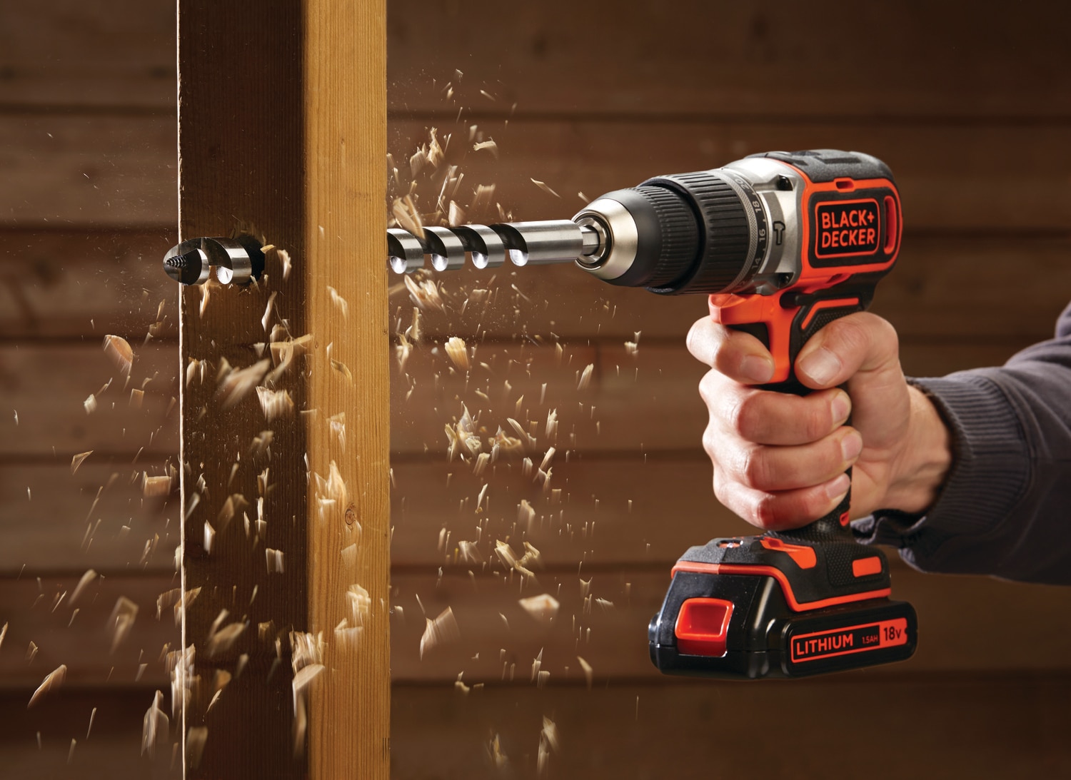 Taladro Percutor Brushless 18V BLACK + DECKER con 2 baterías 1,5Ah de Lítio, cargador 4A y maletín - BL188KB-QW Naranja / Negro-3