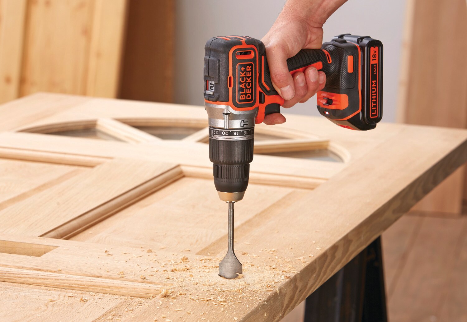 Taladro Percutor Brushless 18V BLACK + DECKER con 2 baterías 1,5Ah de Lítio, cargador 4A y maletín - BL188KB-QW Naranja / Negro-4