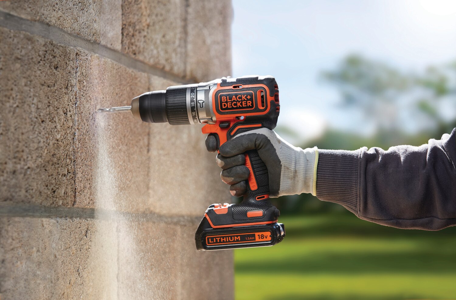 Taladro Percutor Brushless 18V BLACK + DECKER con 2 baterías 1,5Ah de Lítio, cargador 4A y maletín - BL188KB-QW Naranja / Negro-5
