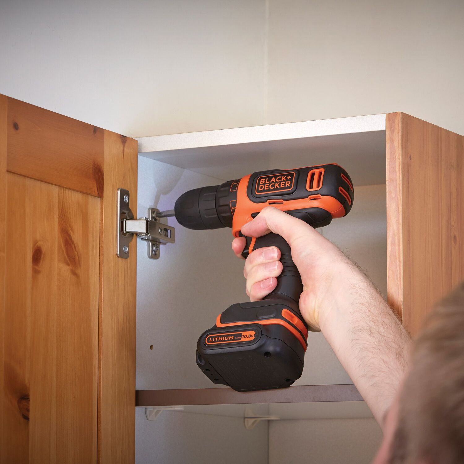 Taladro Atornillador 10,8V con 2 Baterías 1,5 Ah + Cargador + Maletín Naranja / Negro-2