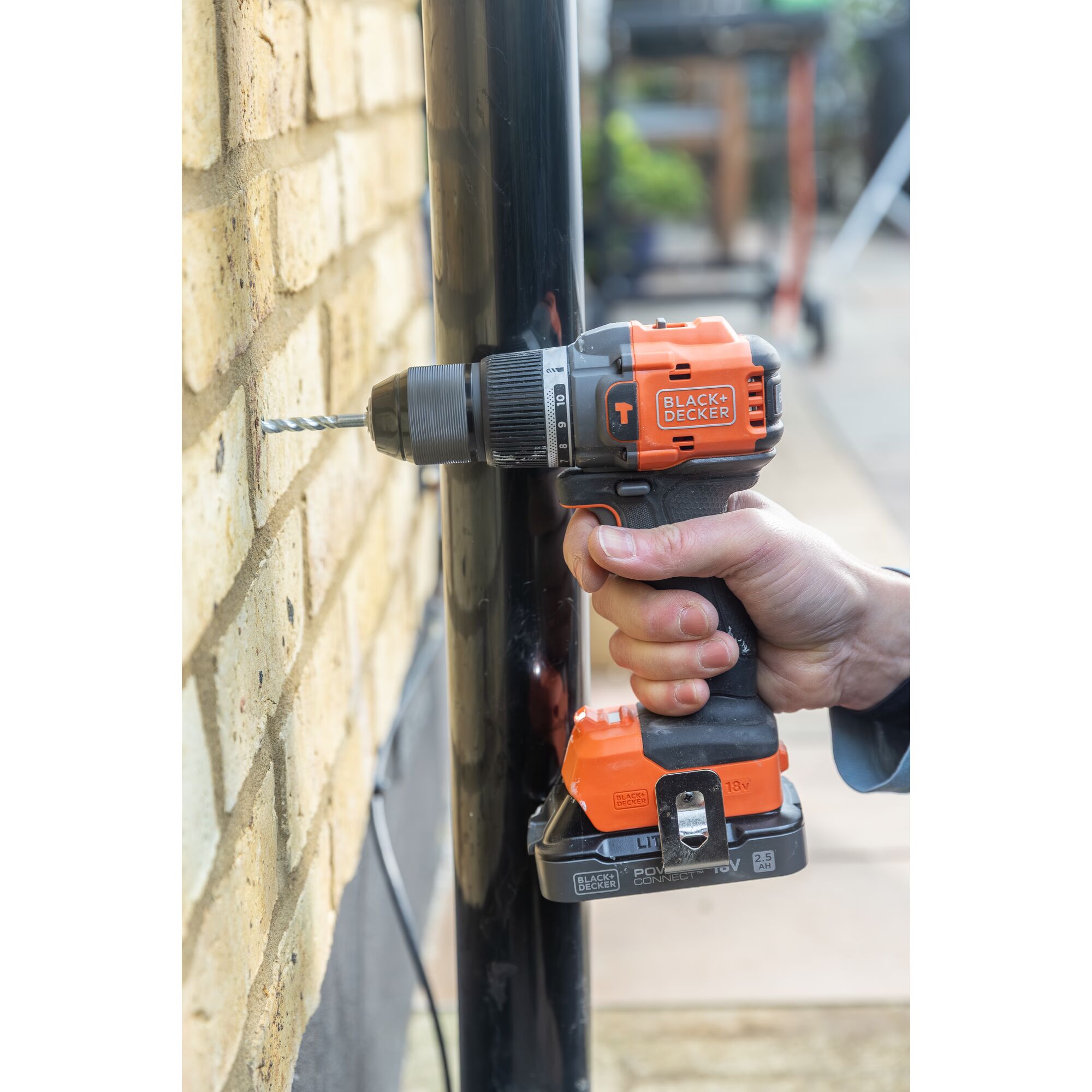 Berbequim de Percussão Black&Decker sem Escovas, 18 V, 2x2,5 Preto / Laranja-6
