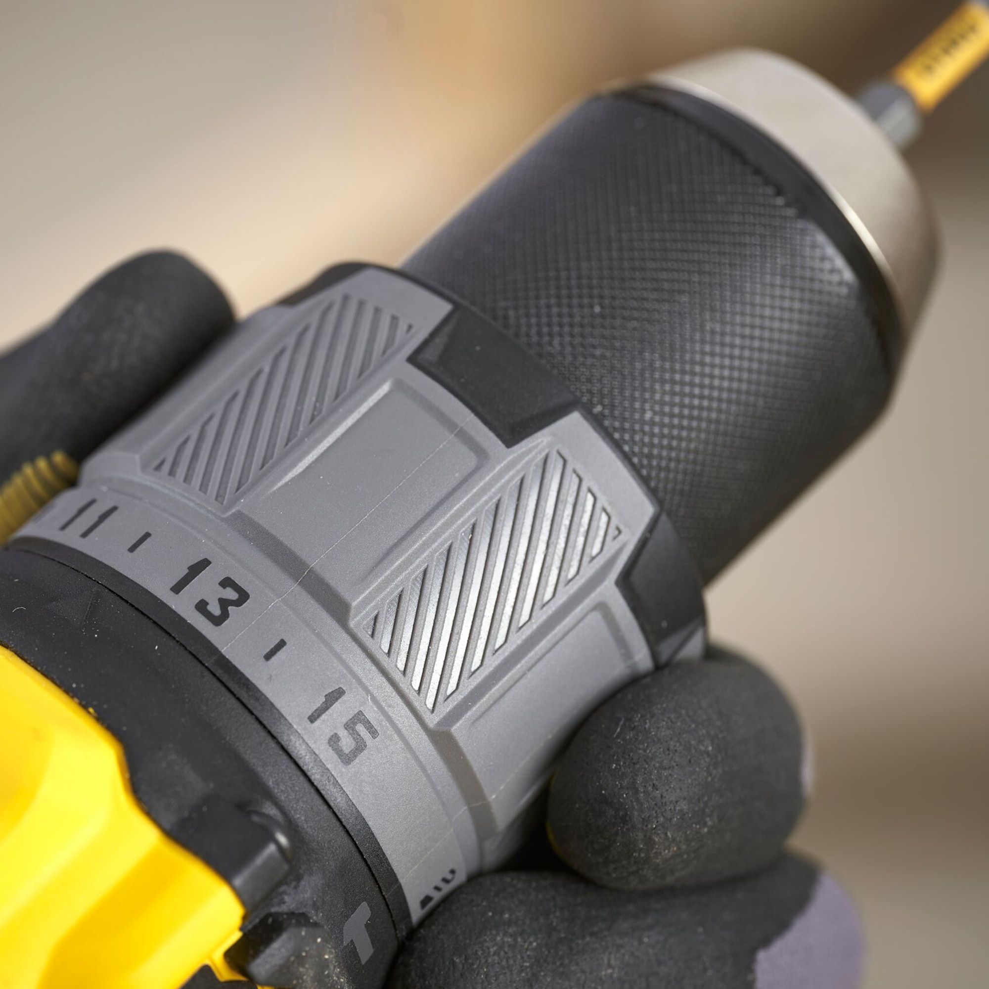 Taladro Percutor Stanley Brushless 18V 2x2 Ah Amarillo / Negro-2