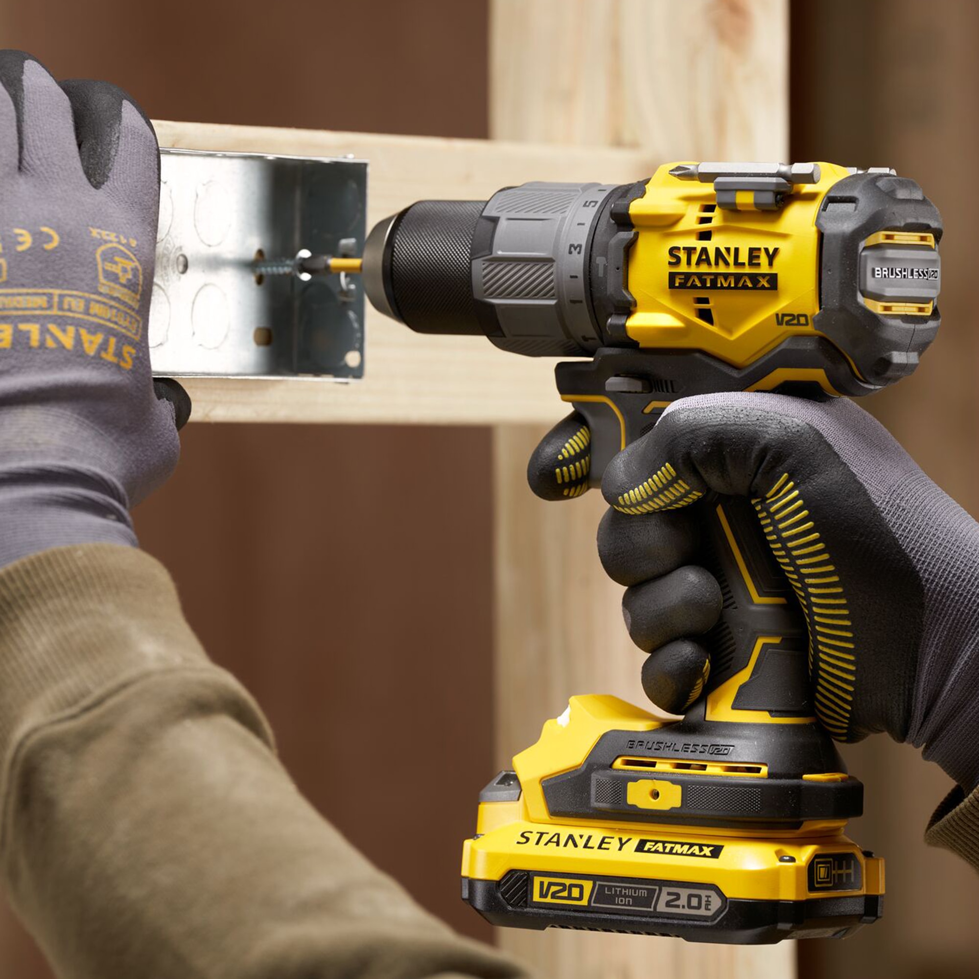 Taladro Percutor Stanley Brushless 18V 2x2 Ah Amarillo / Negro-5