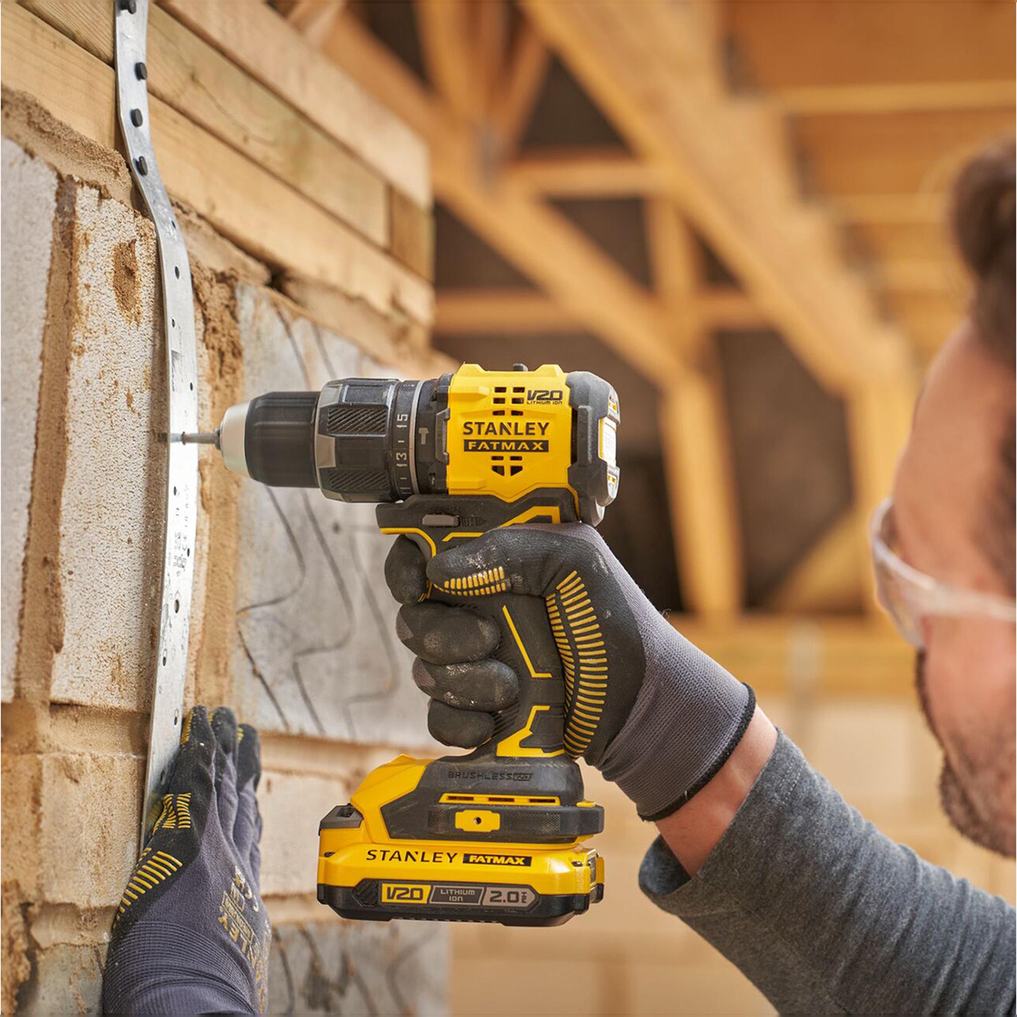 Taladro Percutor Stanley Brushless 18V 2x2 Ah Prostack Amarillo / Negro-4